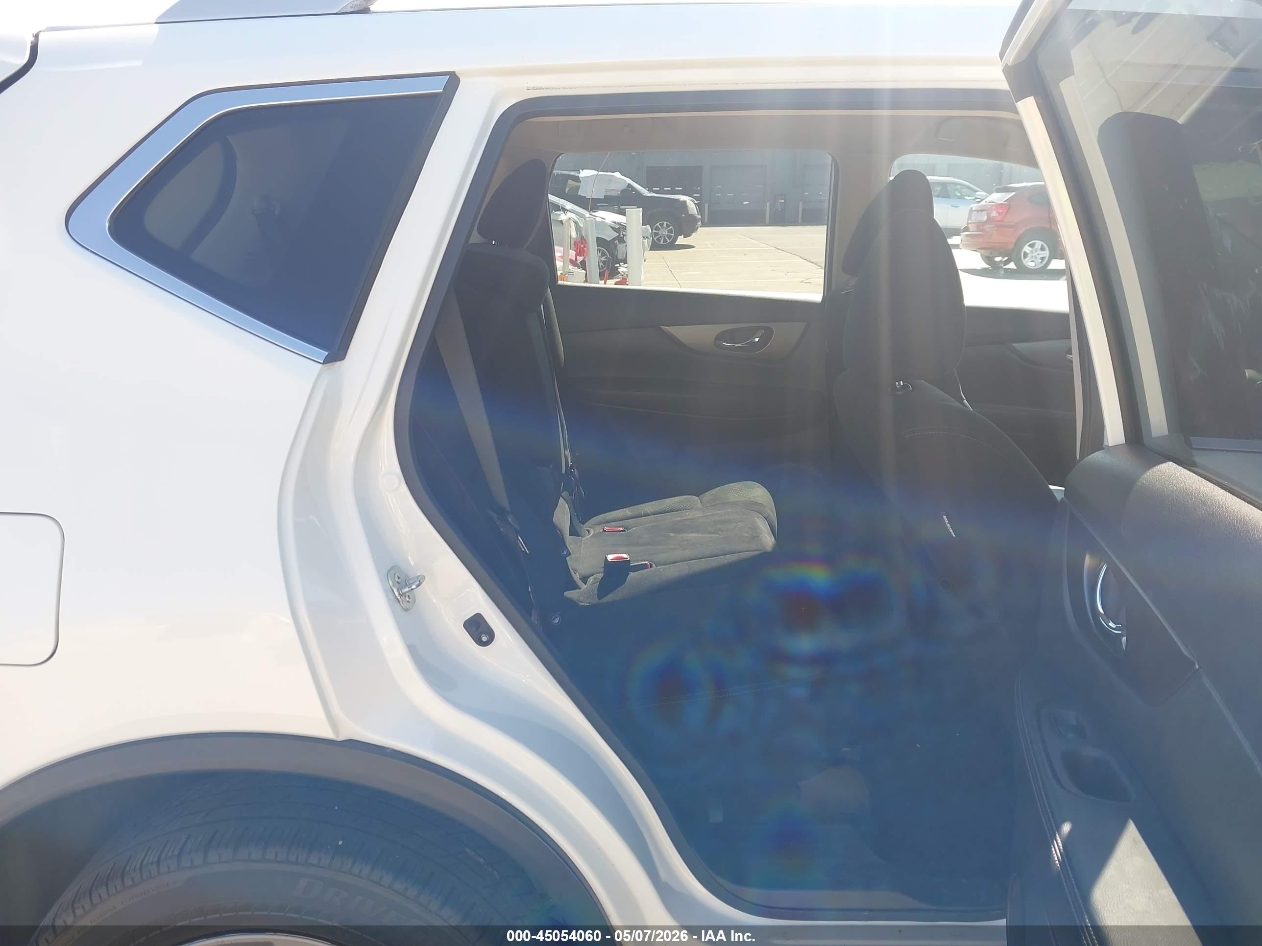 2016 Nissan Rogue S White vin: 5N1AT2MM3GC865425