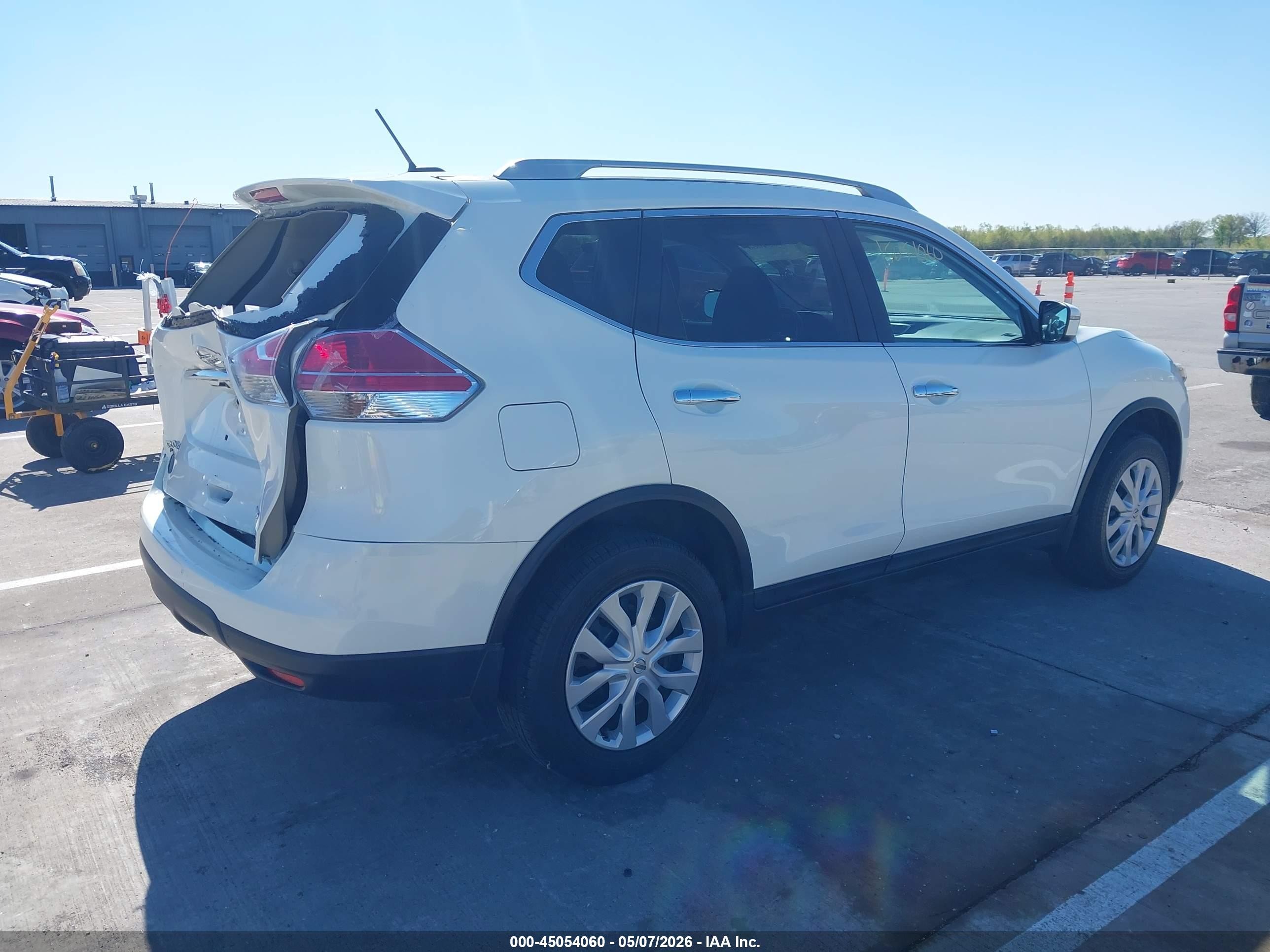 2016 Nissan Rogue S White vin: 5N1AT2MM3GC865425