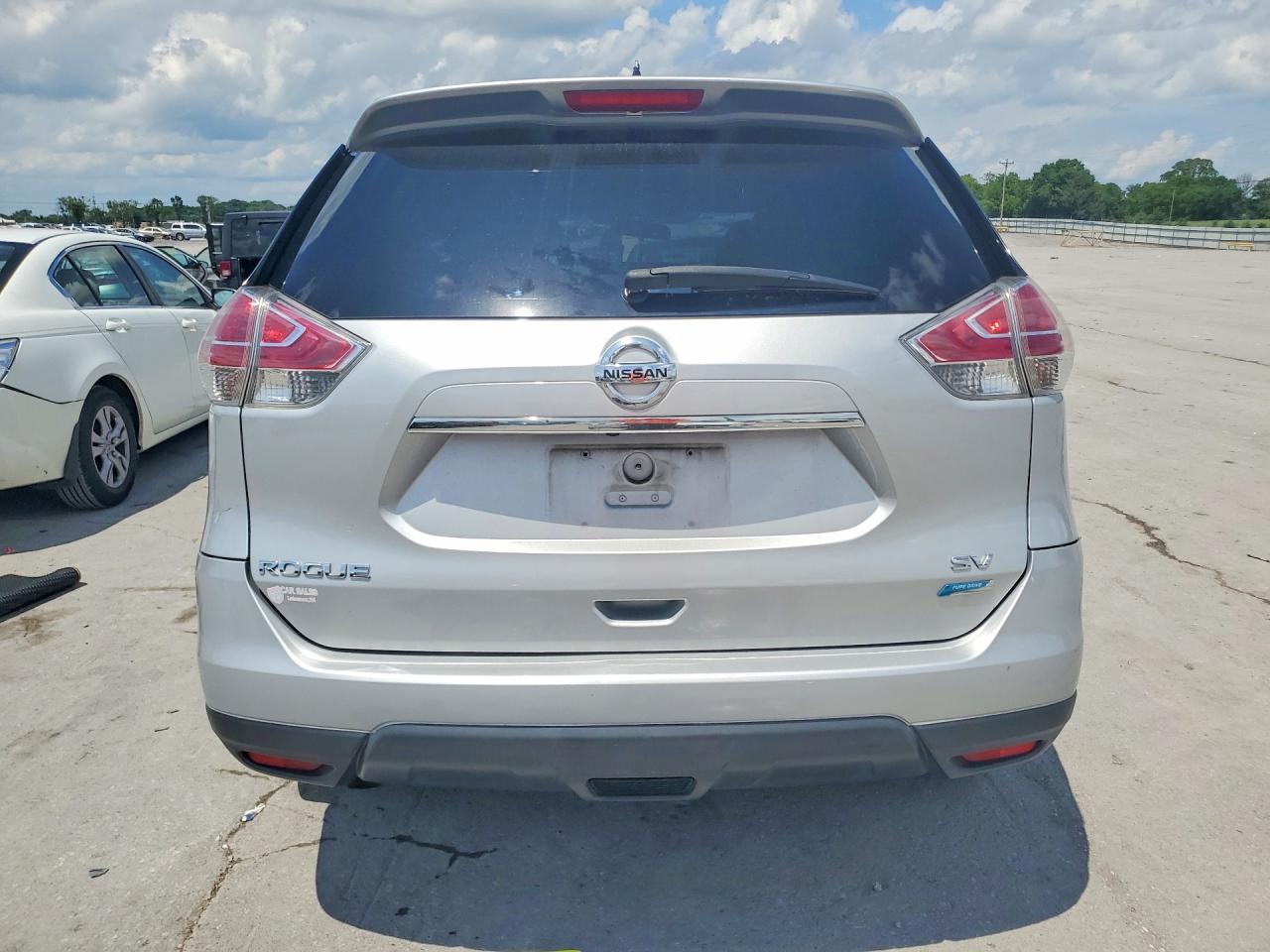 2014 Nissan Rogue Sv Silver vin: 5N1AT2MT0EC753170