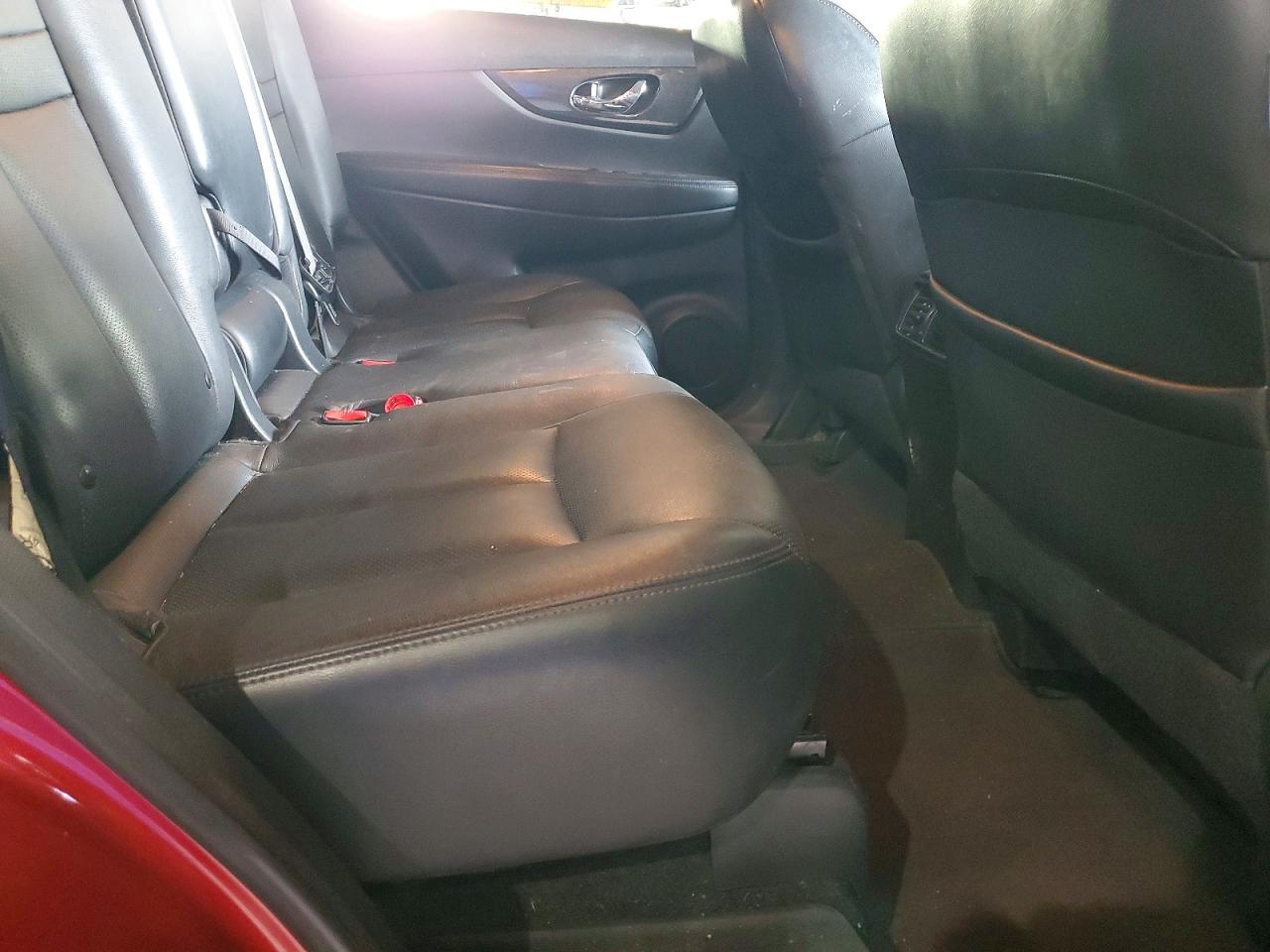 2014 Nissan Rogue S Red vin: 5N1AT2MT0EC823640