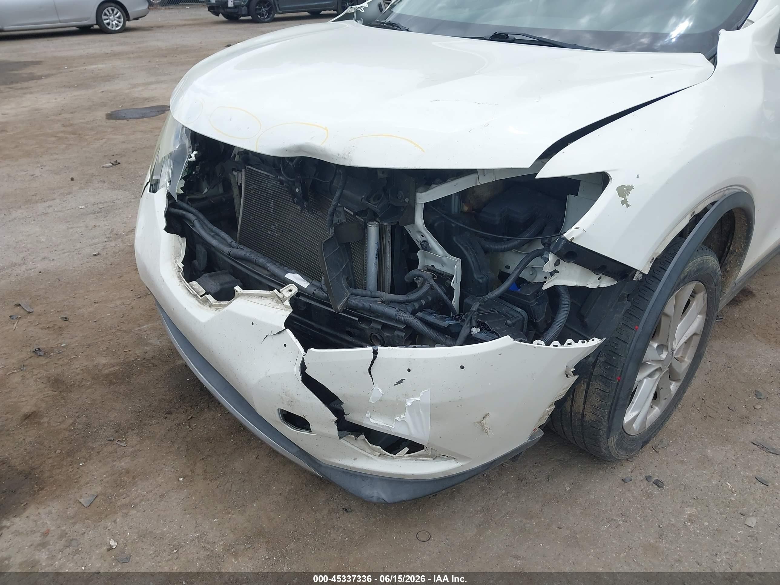 2014 Nissan Rogue S/sl/sv White vin: 5N1AT2MT0EC864768