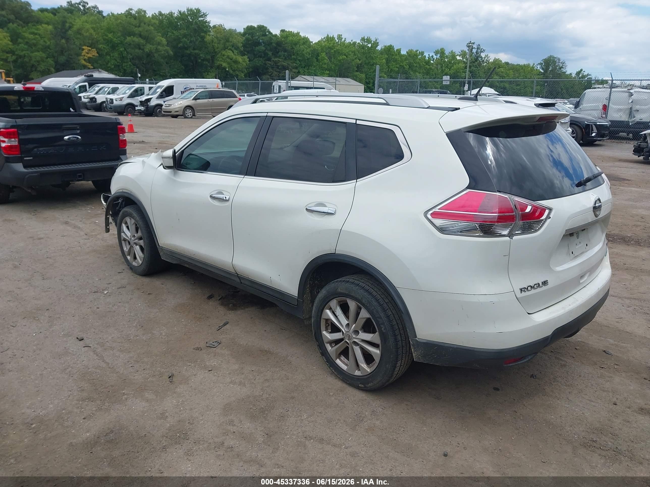 2014 Nissan Rogue S/sl/sv White vin: 5N1AT2MT0EC864768