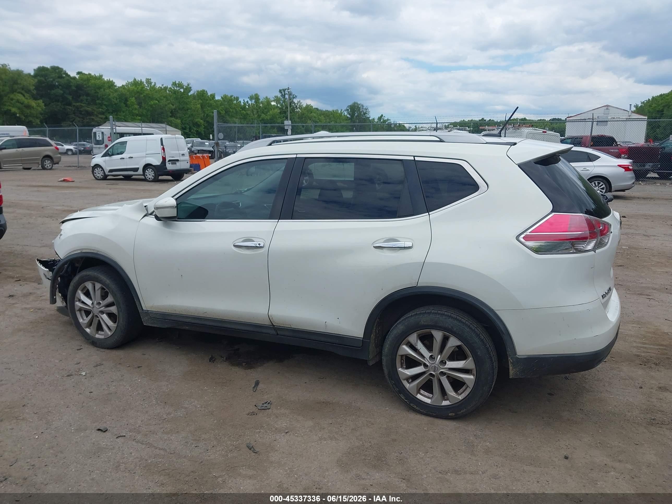 2014 Nissan Rogue S/sl/sv White vin: 5N1AT2MT0EC864768