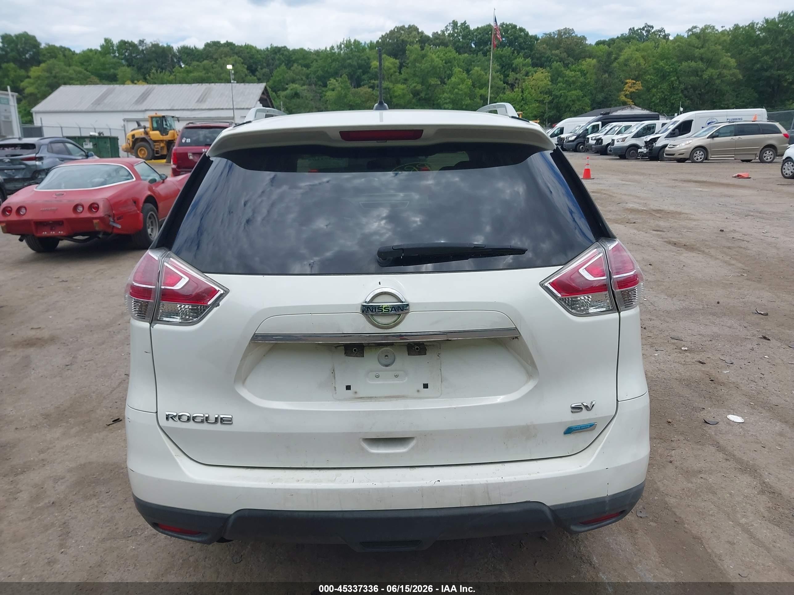 2014 Nissan Rogue S/sl/sv White vin: 5N1AT2MT0EC864768