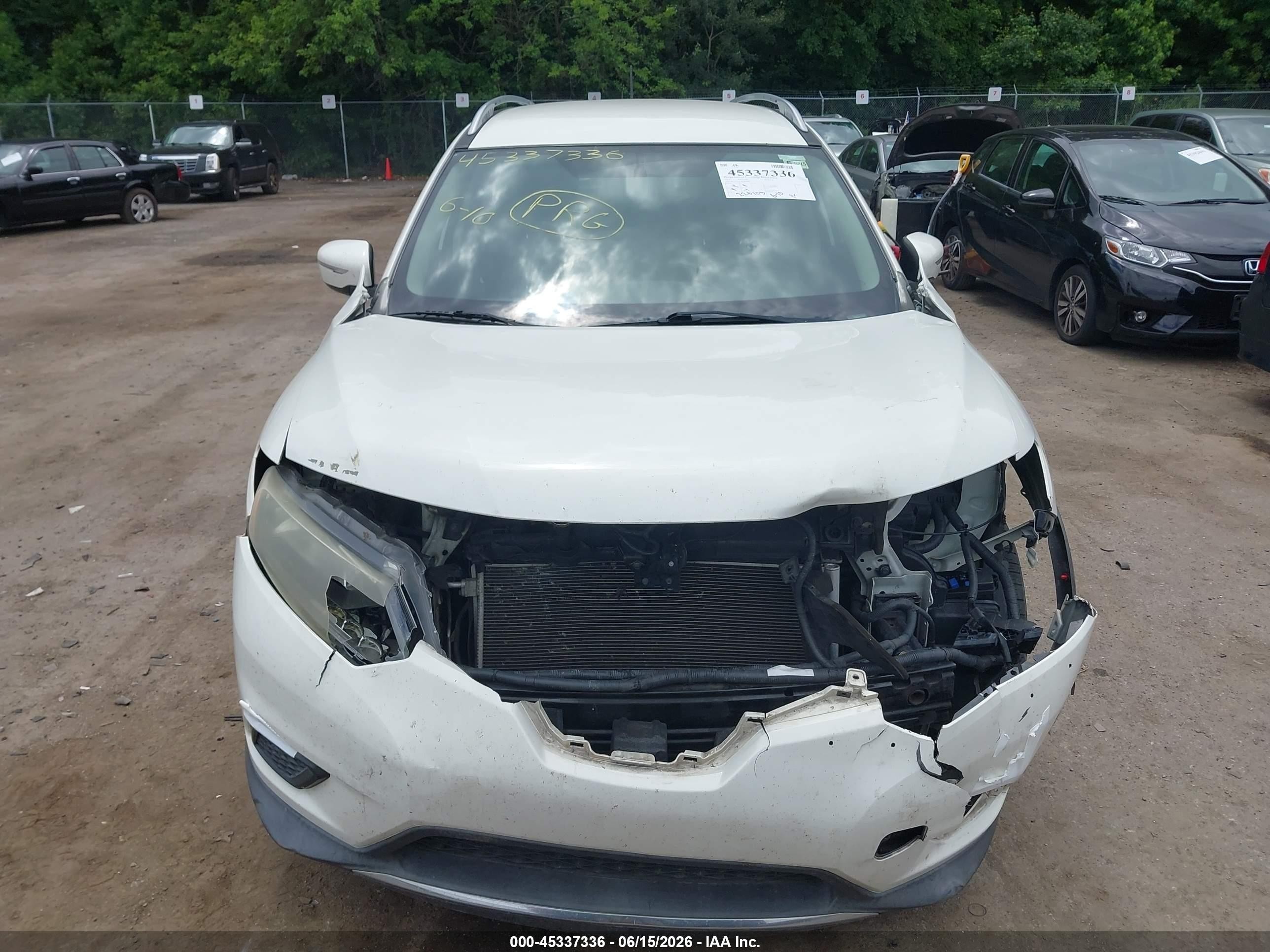 2014 Nissan Rogue S/sl/sv White vin: 5N1AT2MT0EC864768
