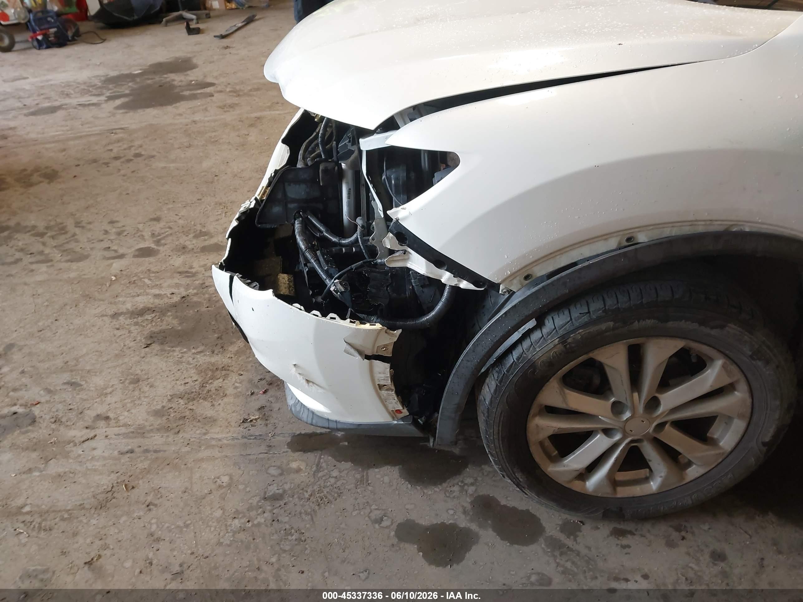 2014 Nissan Rogue S/sl/sv White vin: 5N1AT2MT0EC864768