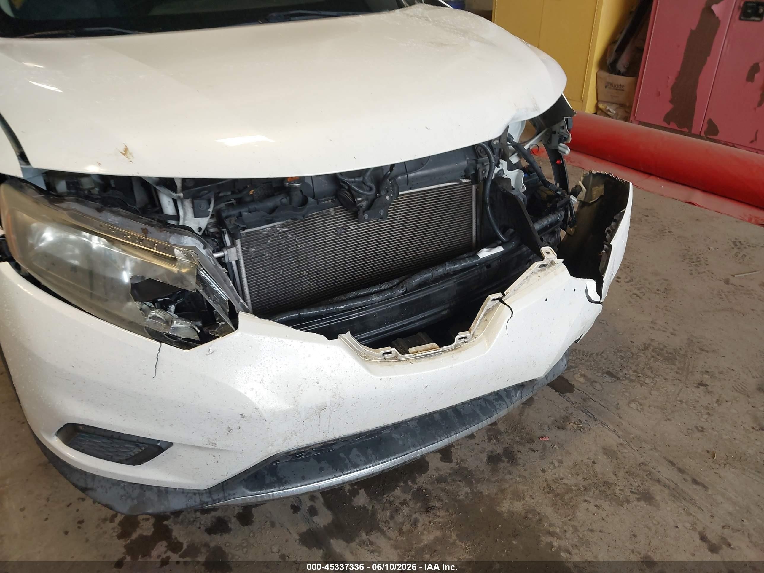 2014 Nissan Rogue S/sl/sv White vin: 5N1AT2MT0EC864768