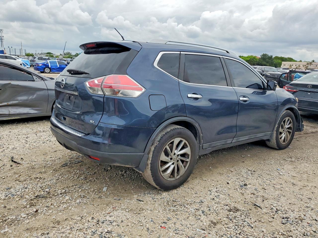 2015 Nissan Rogue Gray vin: 5N1AT2MT0FC755910