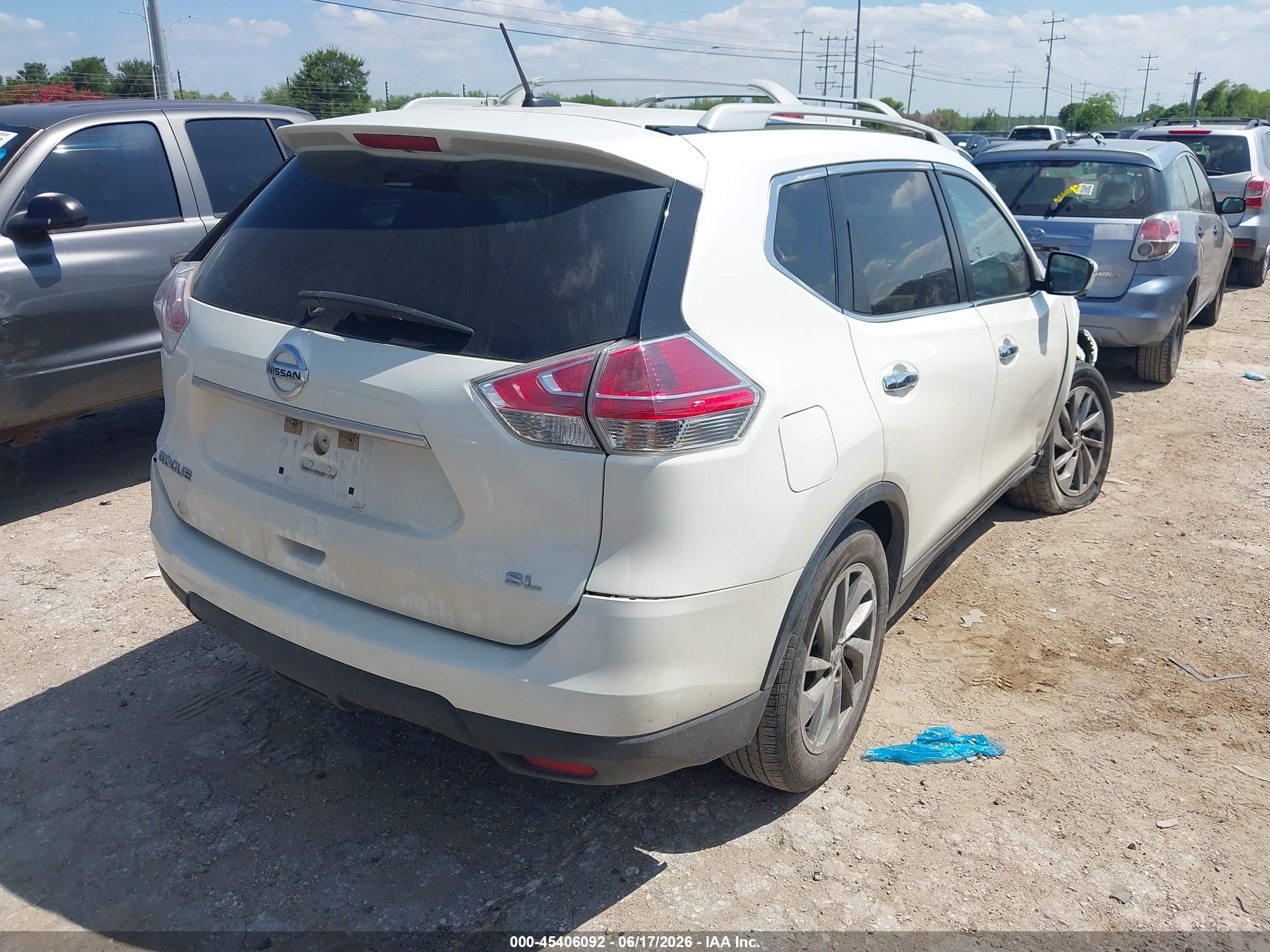 2015 Nissan Rogue S/sl/sv White vin: 5N1AT2MT0FC790057