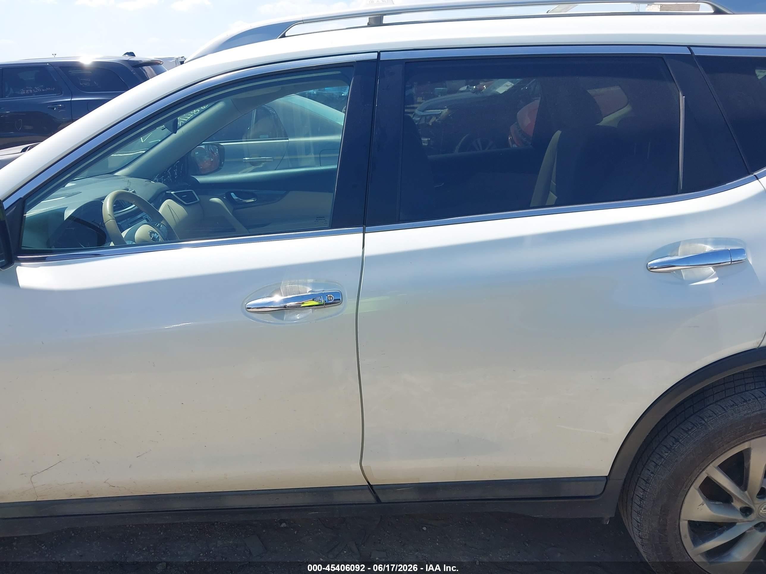 2015 Nissan Rogue S/sl/sv White vin: 5N1AT2MT0FC790057