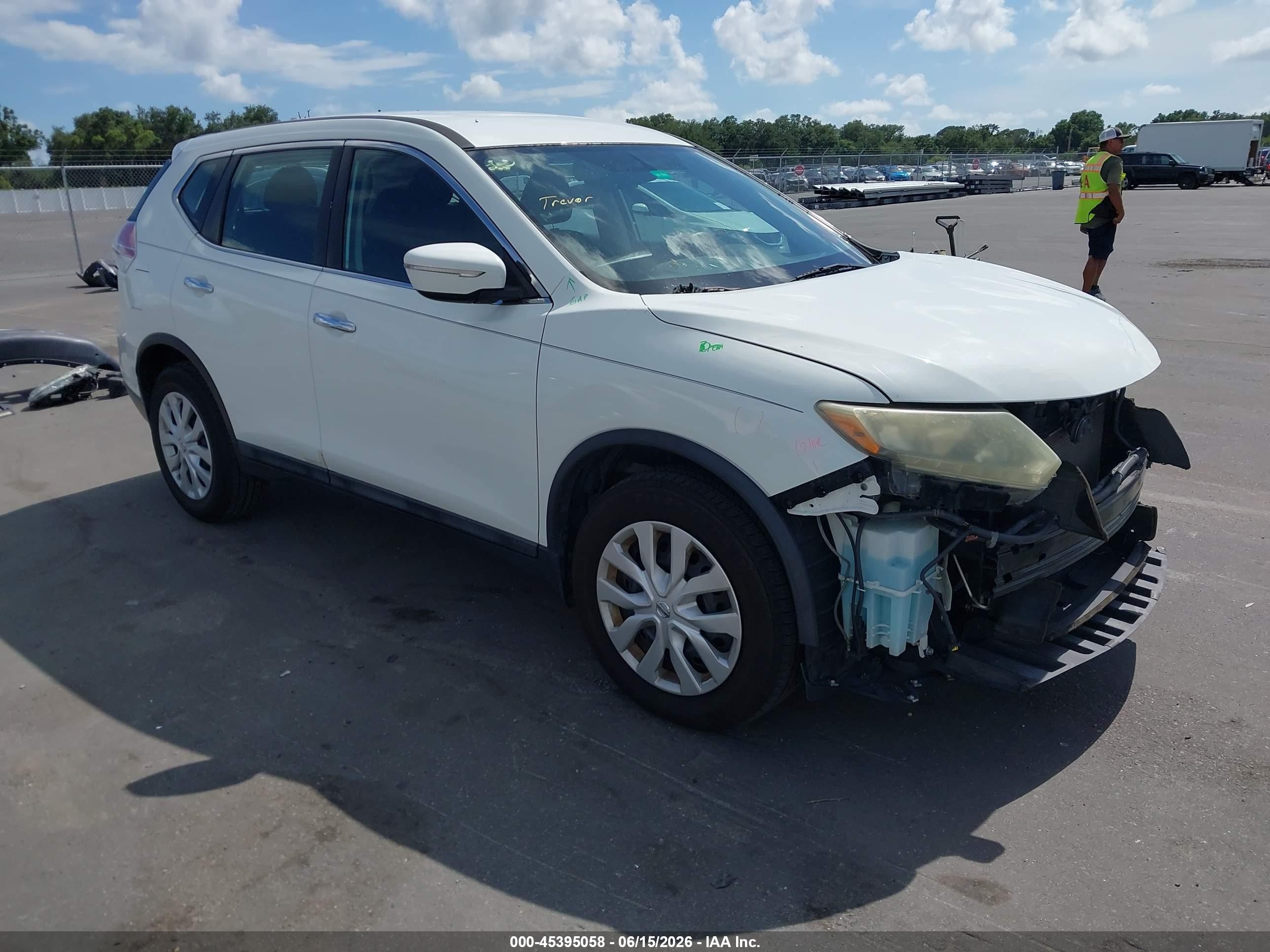2015 Nissan Rogue S White vin: 5N1AT2MT0FC839791