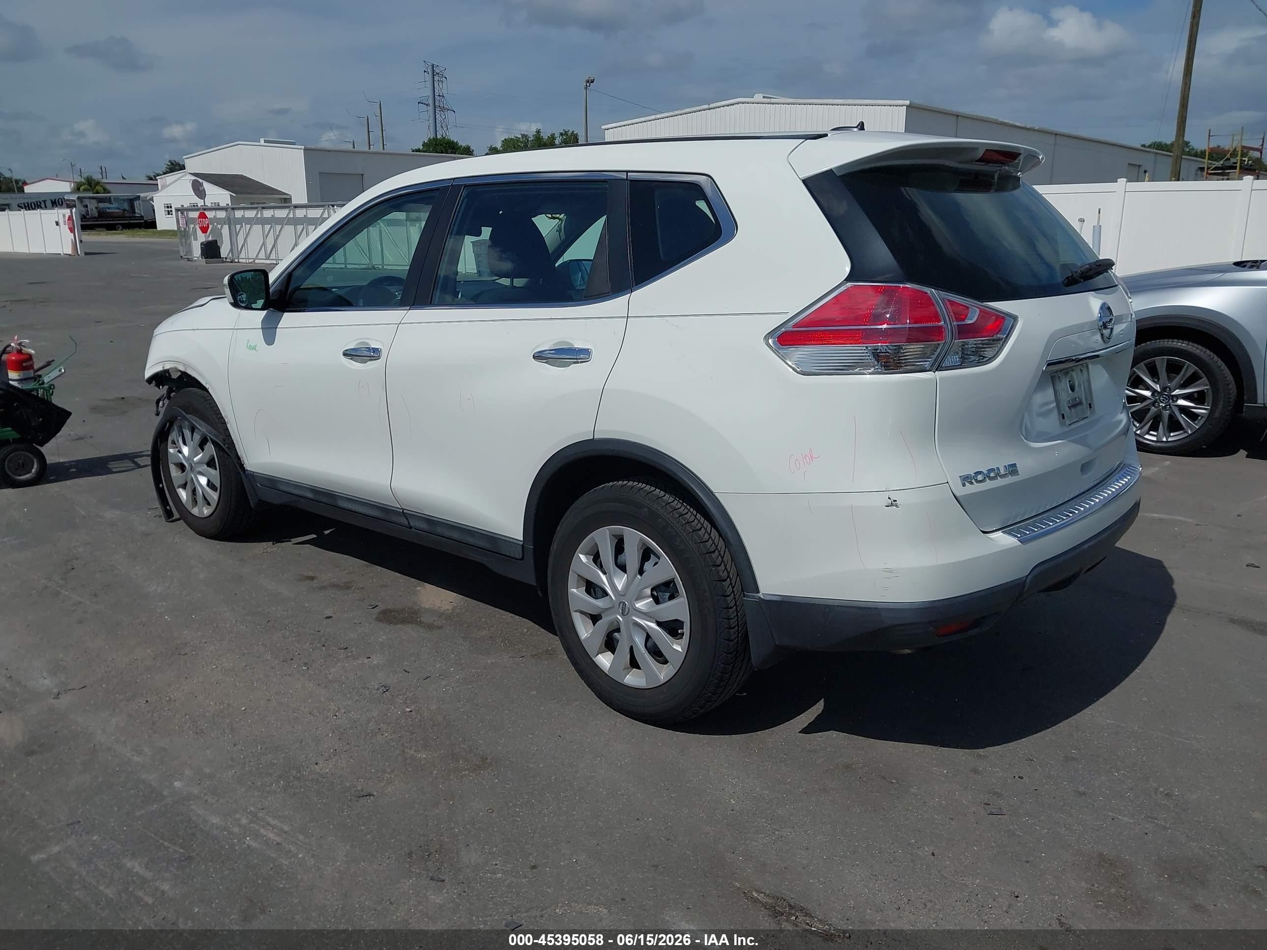 2015 Nissan Rogue S White vin: 5N1AT2MT0FC839791