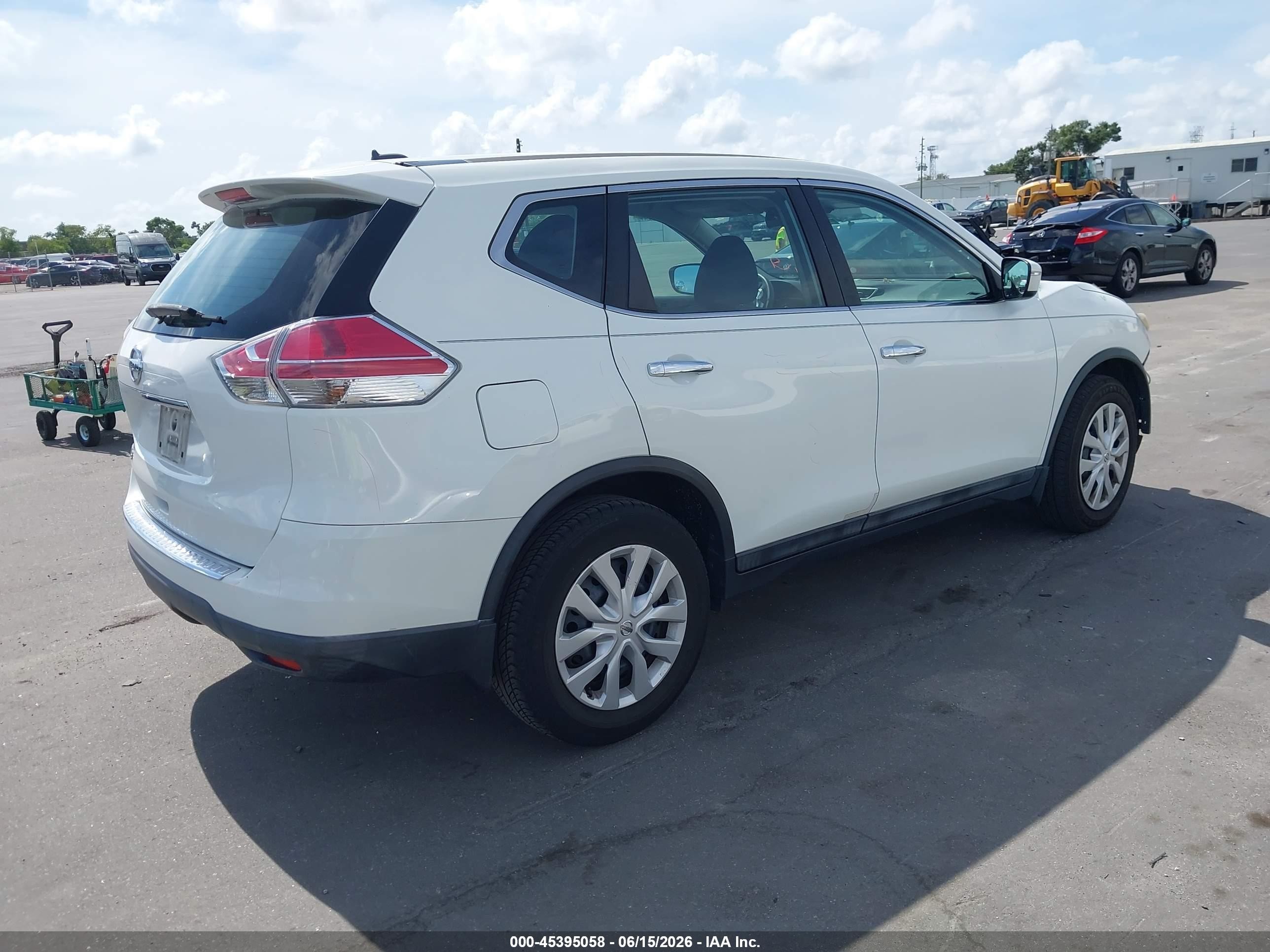 2015 Nissan Rogue S White vin: 5N1AT2MT0FC839791