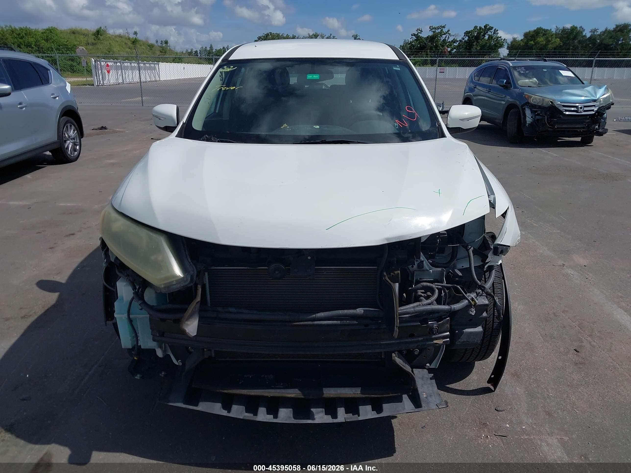 2015 Nissan Rogue S White vin: 5N1AT2MT0FC839791