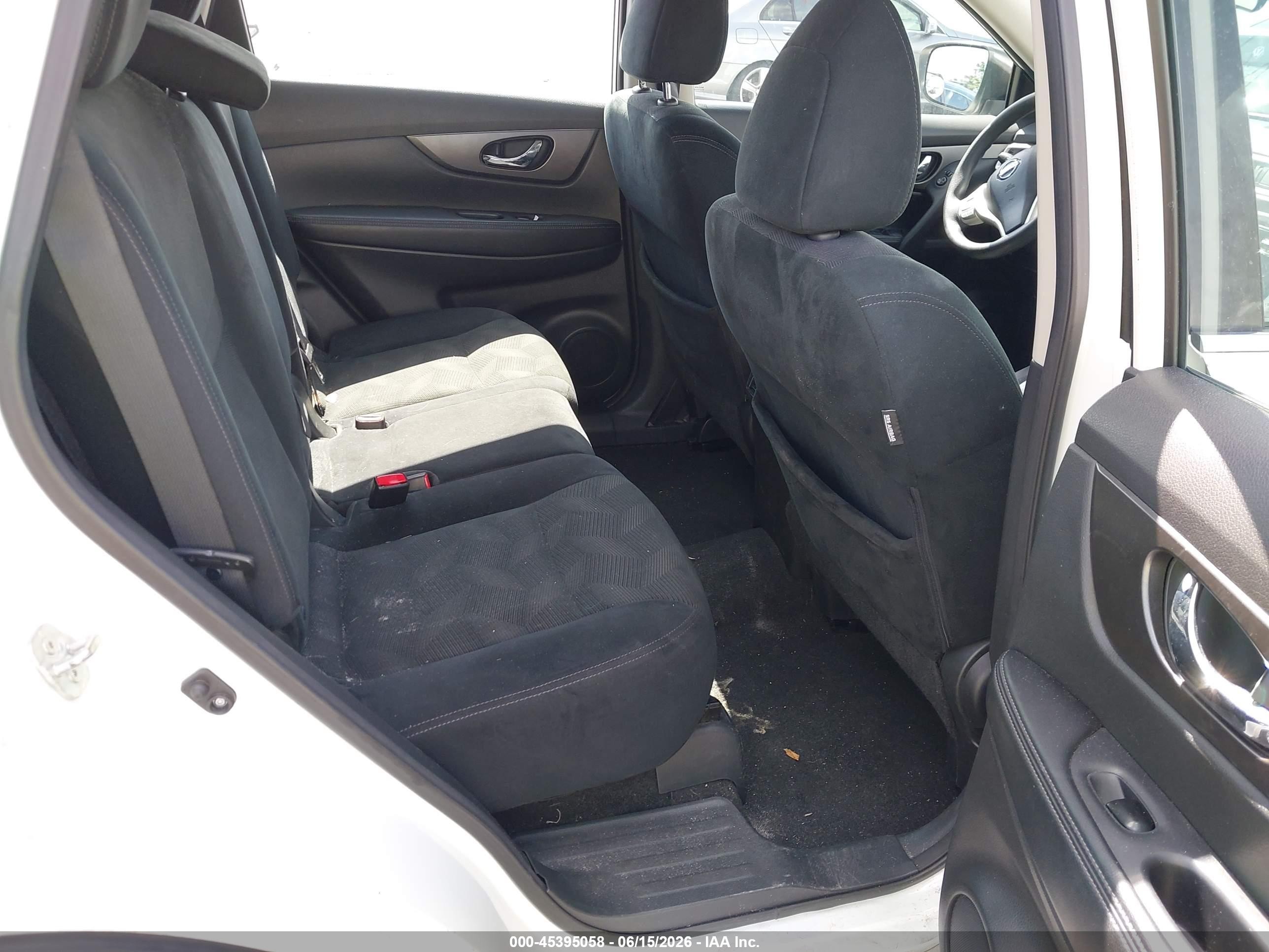 2015 Nissan Rogue S White vin: 5N1AT2MT0FC839791