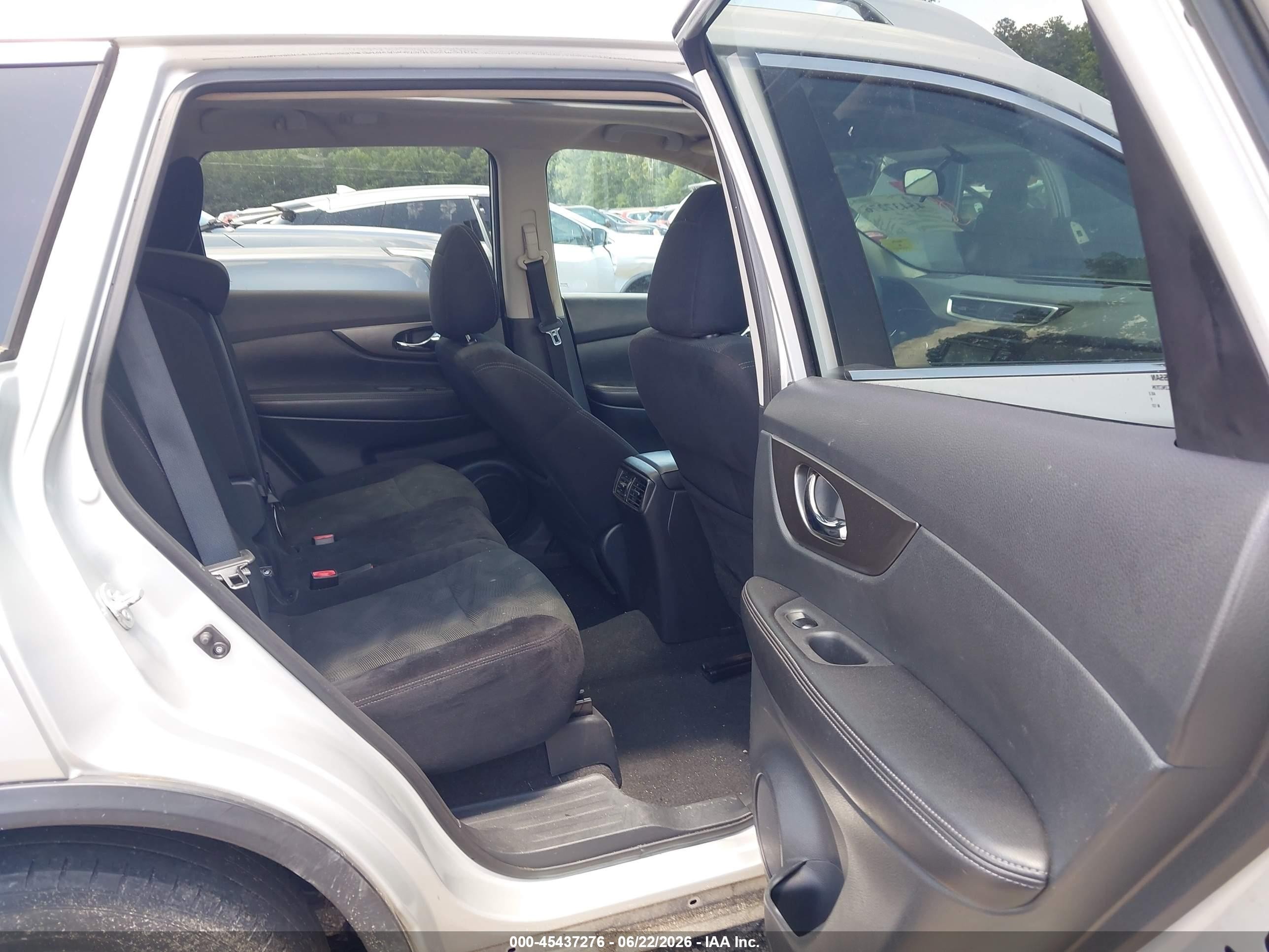 2015 Nissan Rogue Sv Серебряный vin: 5N1AT2MT0FC899439
