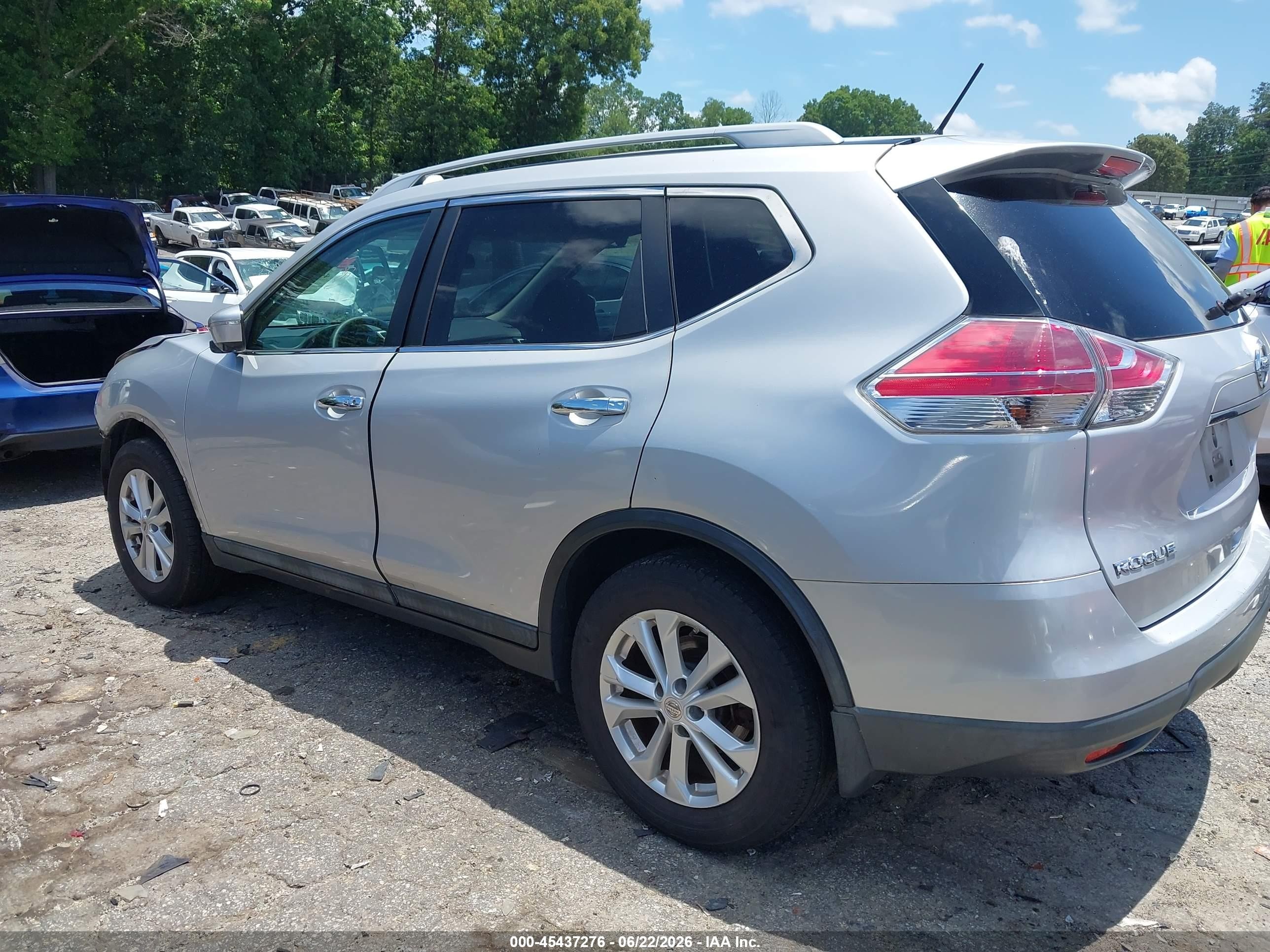 2015 Nissan Rogue Sv Серебряный vin: 5N1AT2MT0FC899439