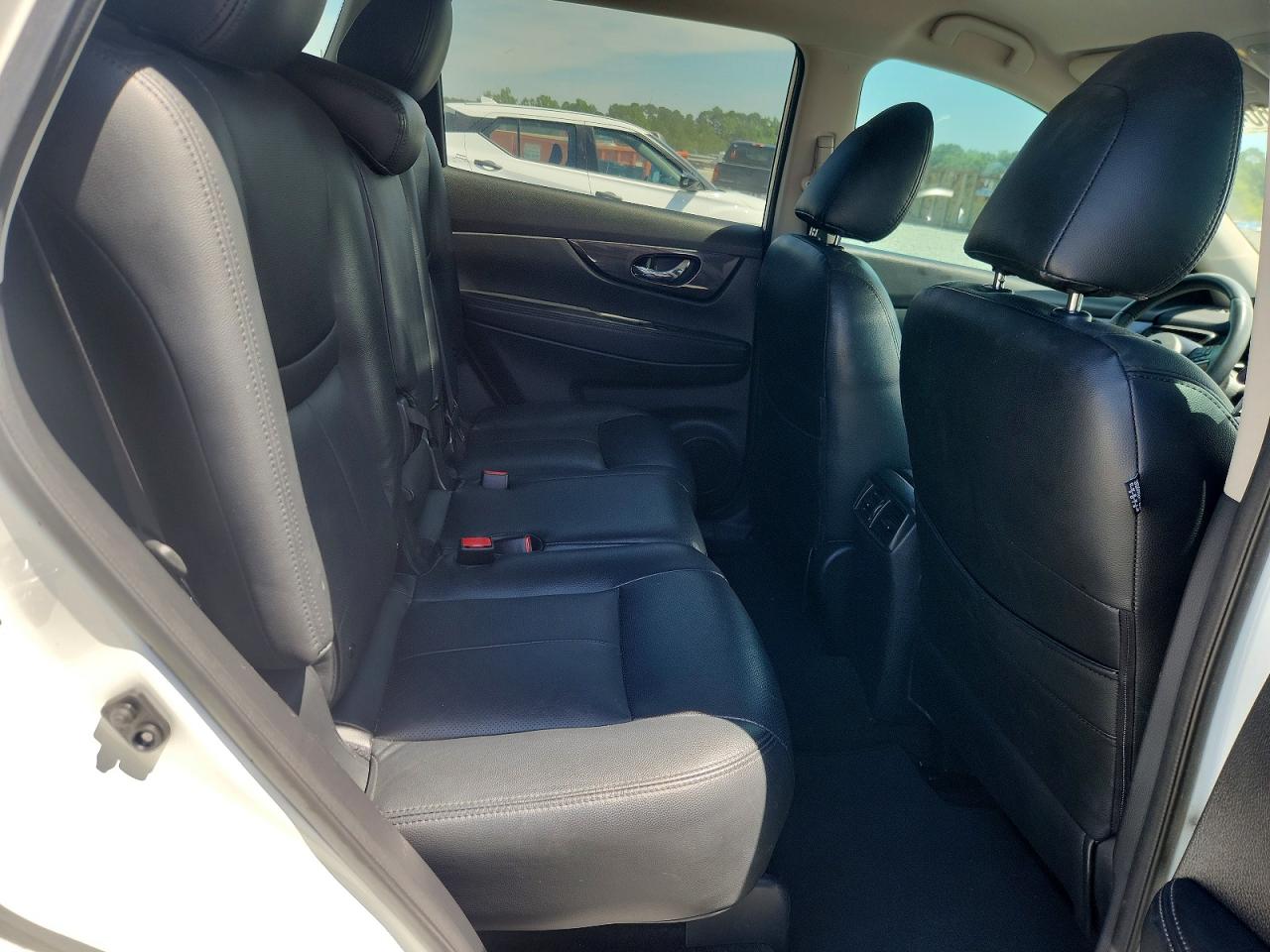 2018 Nissan Rogue Sv White vin: 5N1AT2MT0JC749694