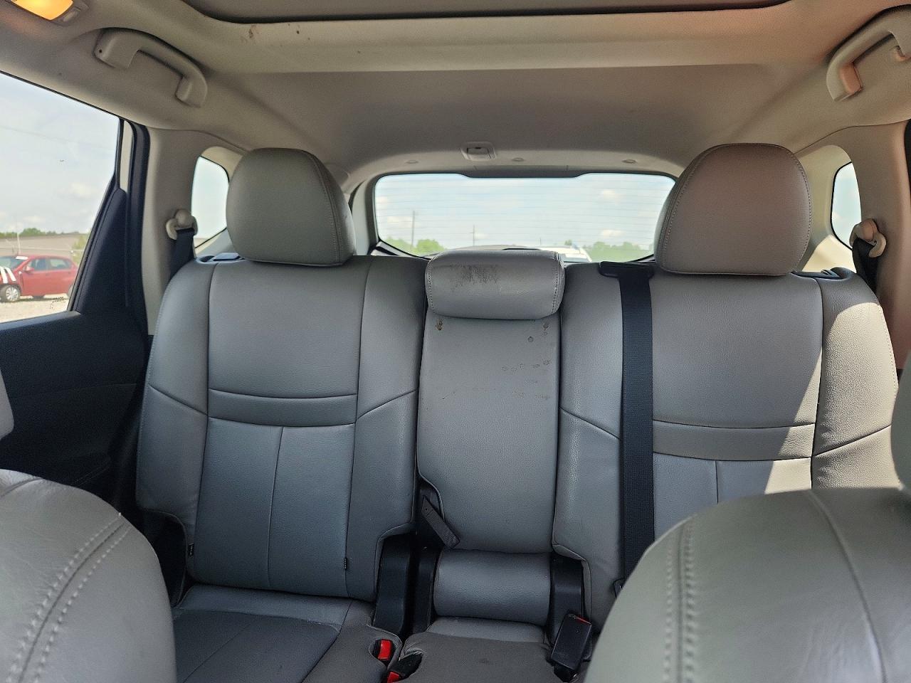 2014 Nissan Rogue Sv Silver vin: 5N1AT2MT1EC768499