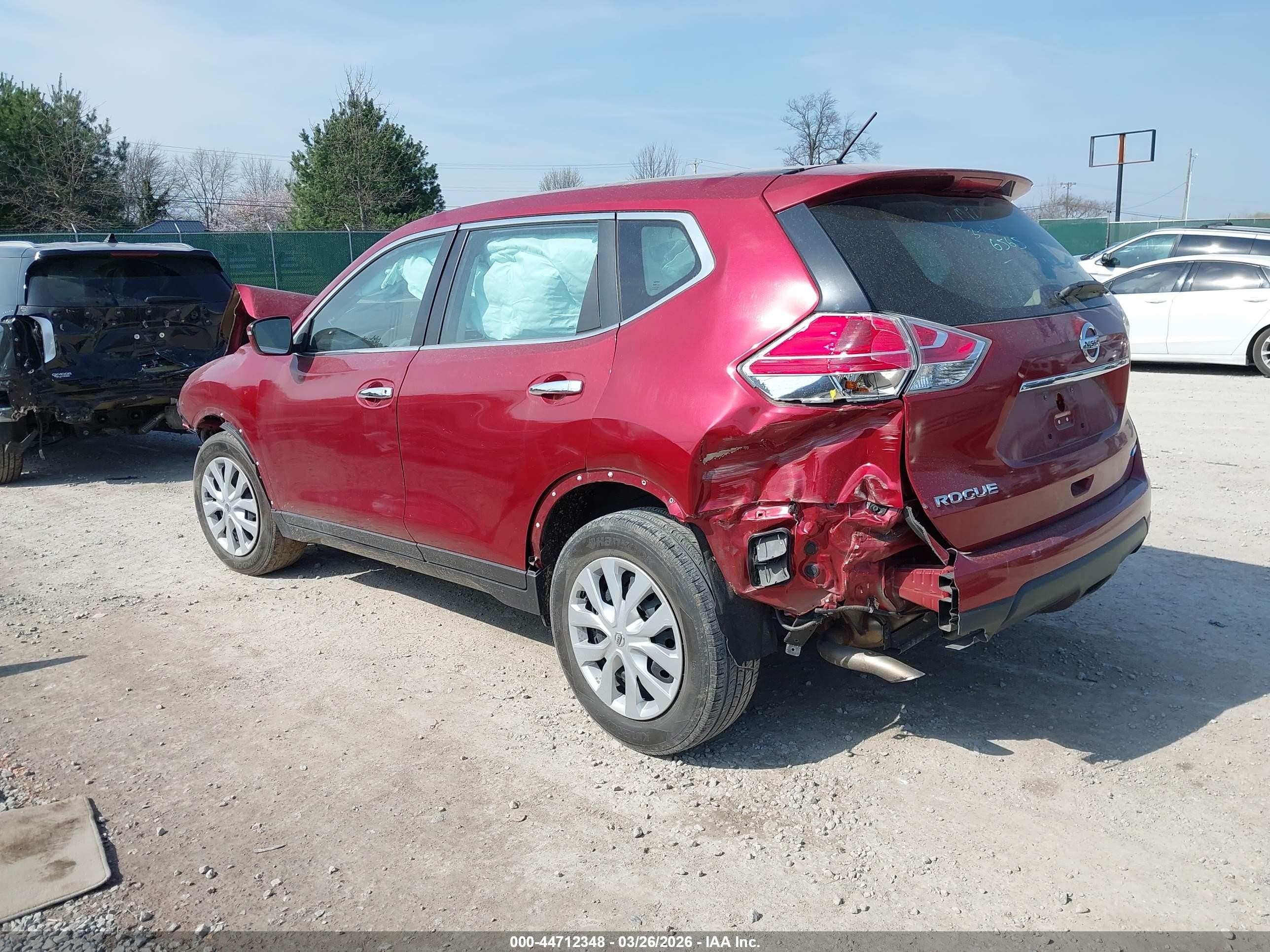 2014 Nissan Rogue S Red vin: 5N1AT2MT1EC786565