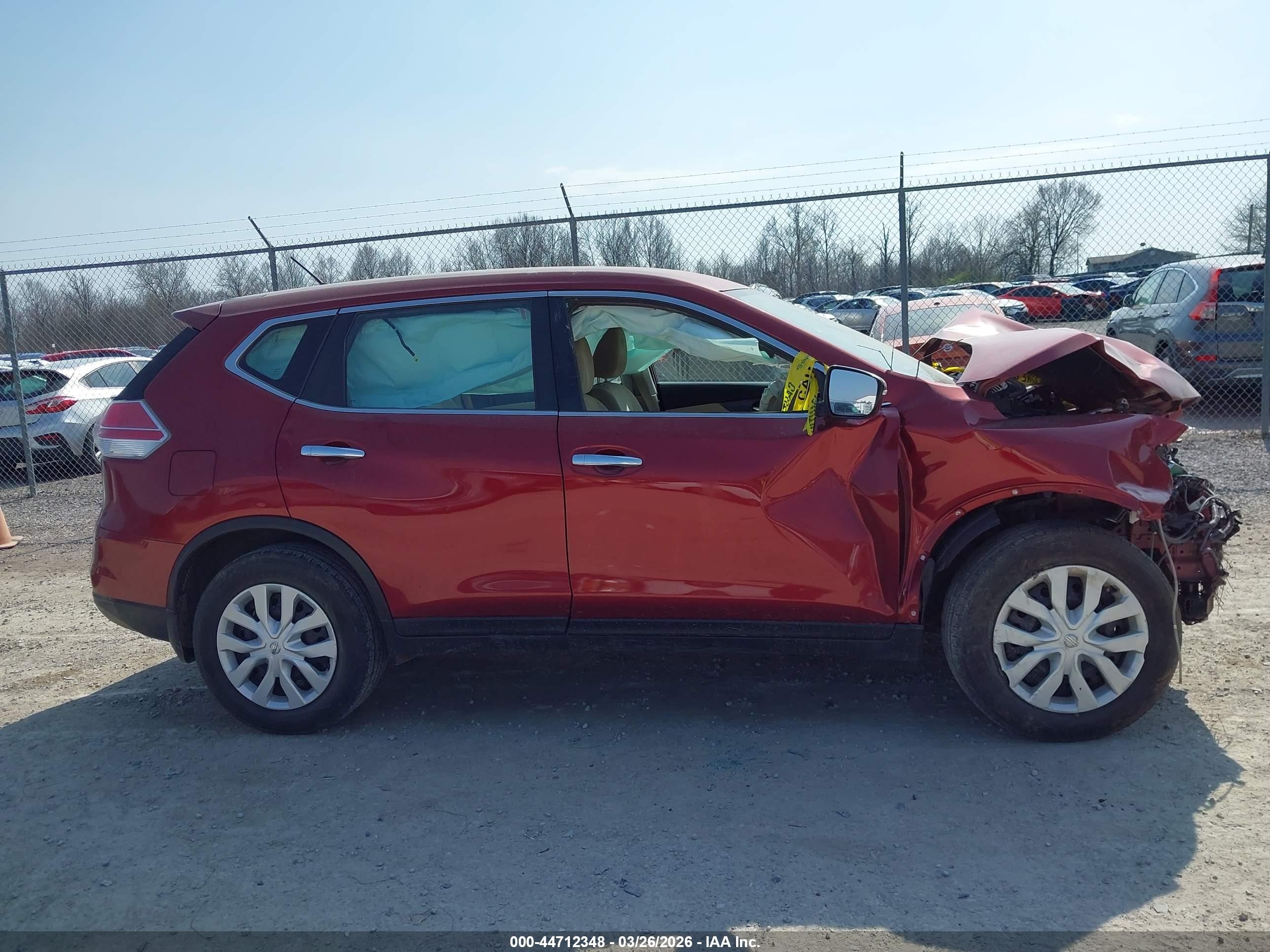 2014 Nissan Rogue S Red vin: 5N1AT2MT1EC786565
