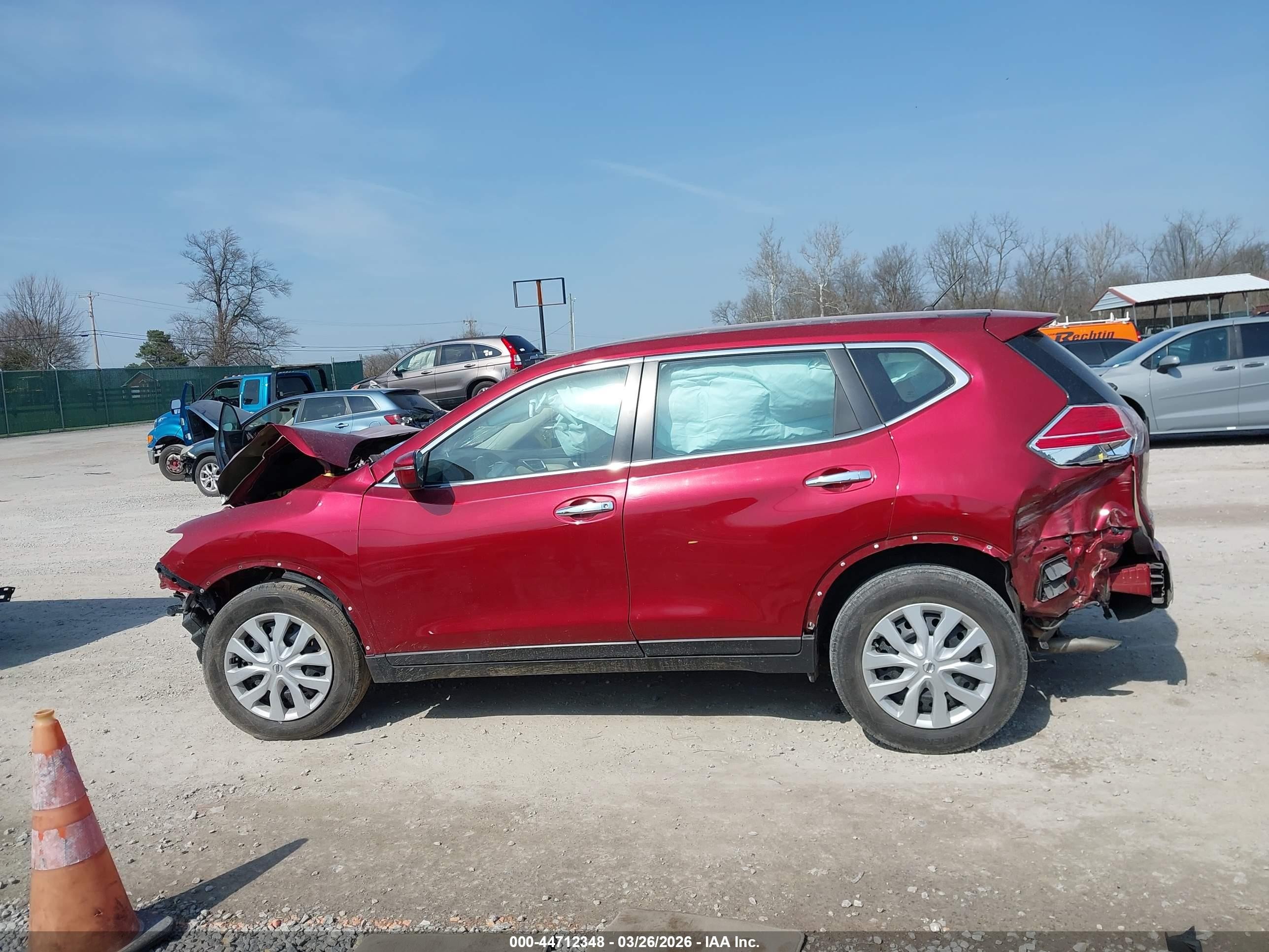 2014 Nissan Rogue S Red vin: 5N1AT2MT1EC786565