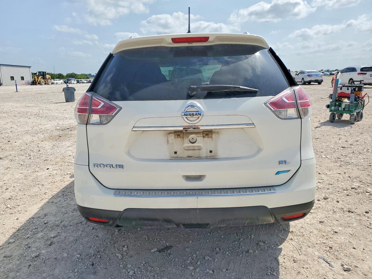 2014 Nissan Rogue S White vin: 5N1AT2MT1EC813232