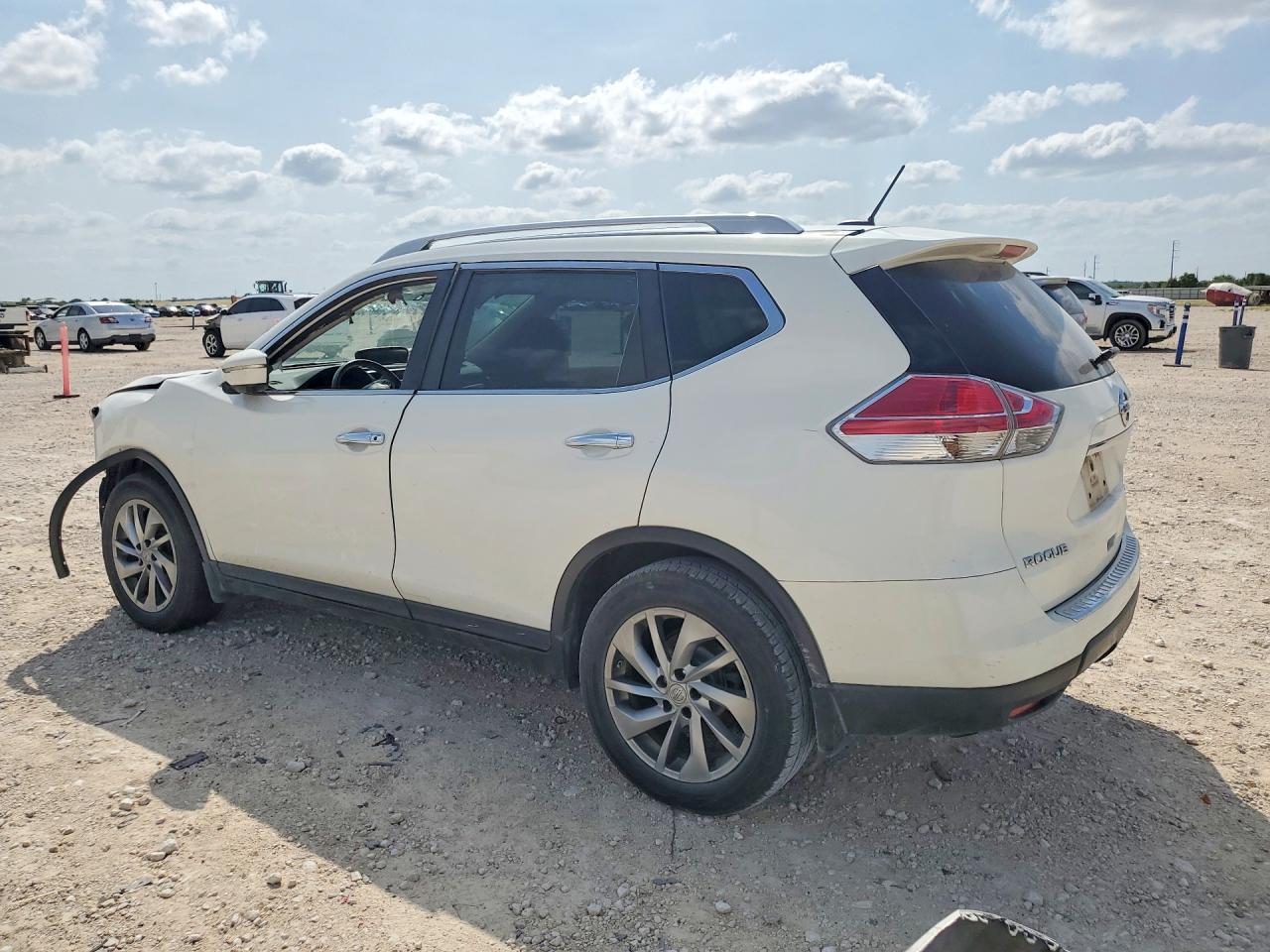 2014 Nissan Rogue S White vin: 5N1AT2MT1EC813232
