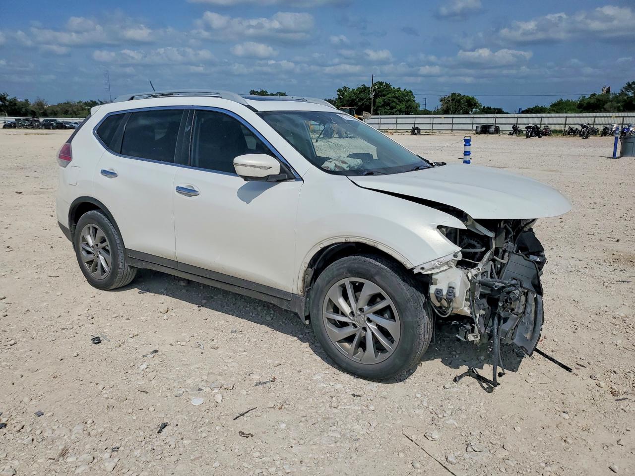 2014 Nissan Rogue S White vin: 5N1AT2MT1EC813232