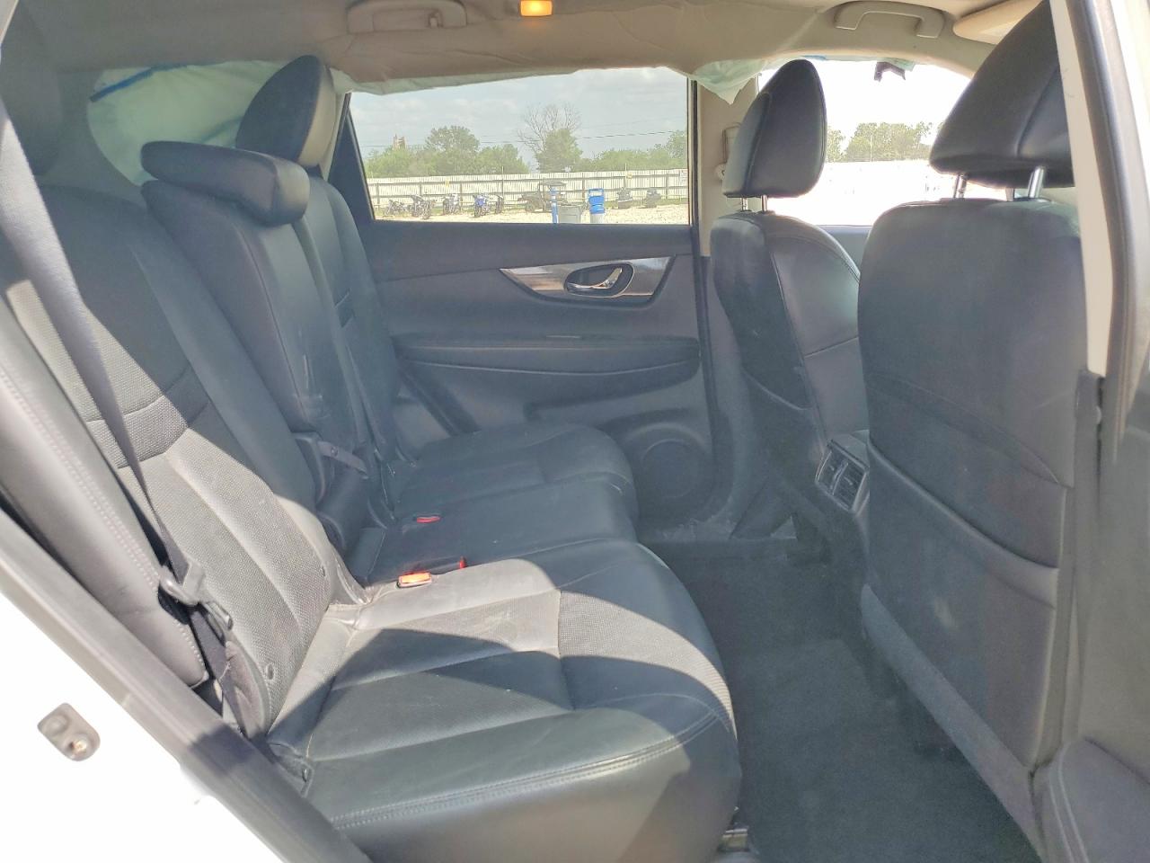 2014 Nissan Rogue S White vin: 5N1AT2MT1EC813232