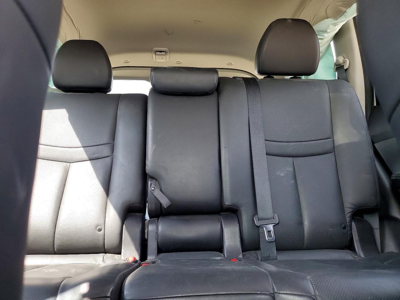 2014 Nissan Rogue S White vin: 5N1AT2MT1EC813232