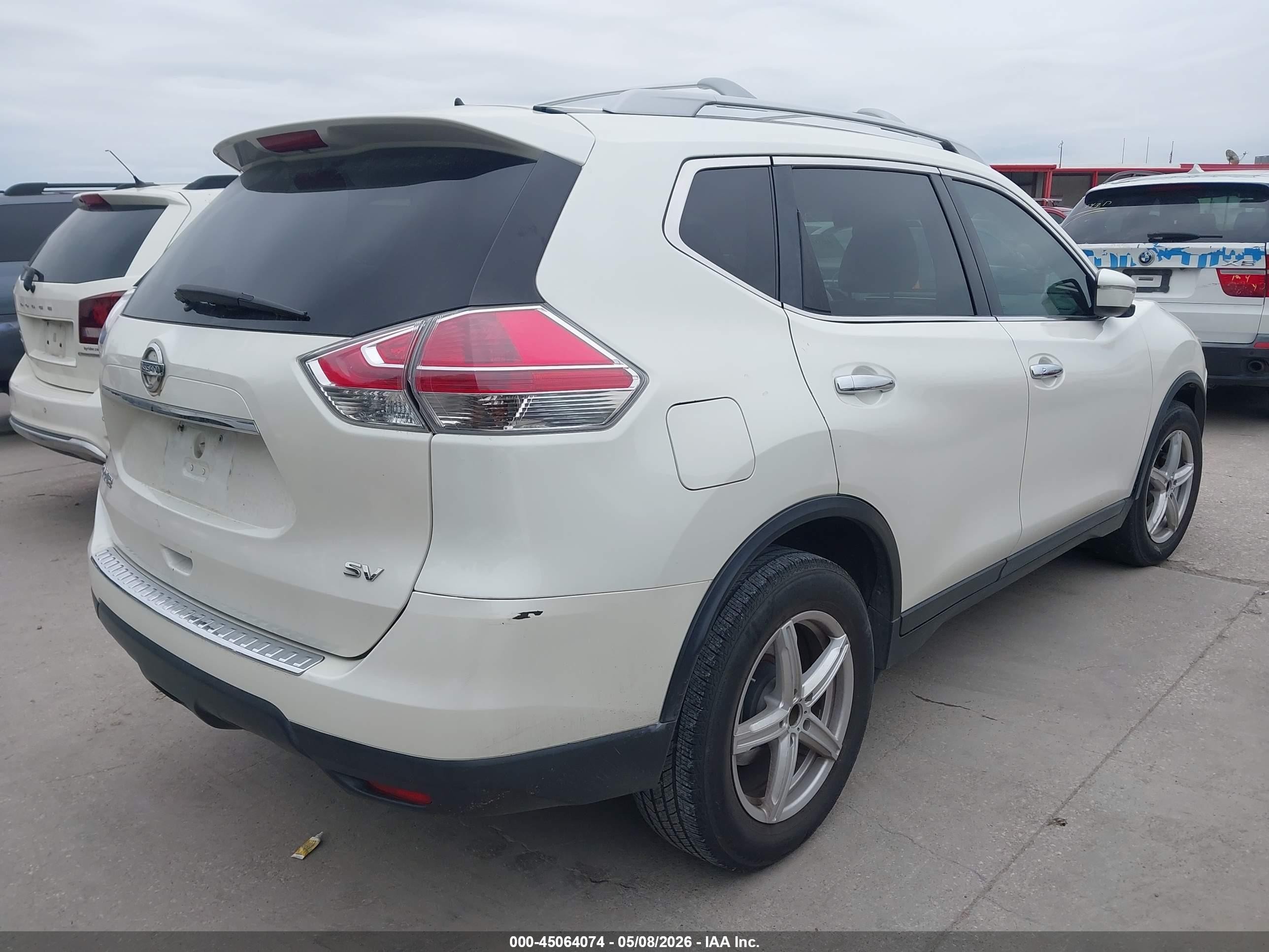 2015 Nissan Rogue Sv Cream vin: 5N1AT2MT1FC766589