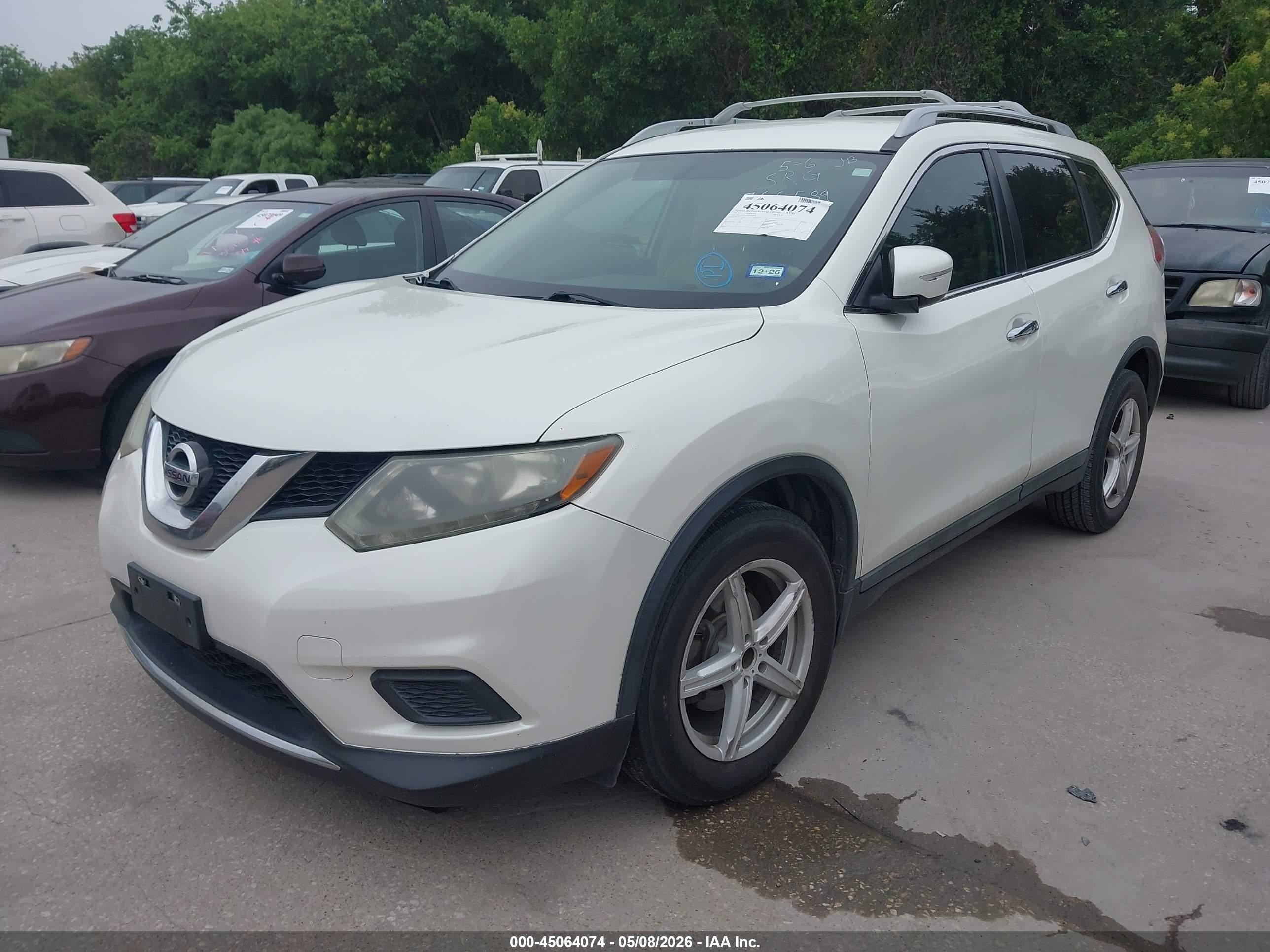 2015 Nissan Rogue Sv Cream vin: 5N1AT2MT1FC766589