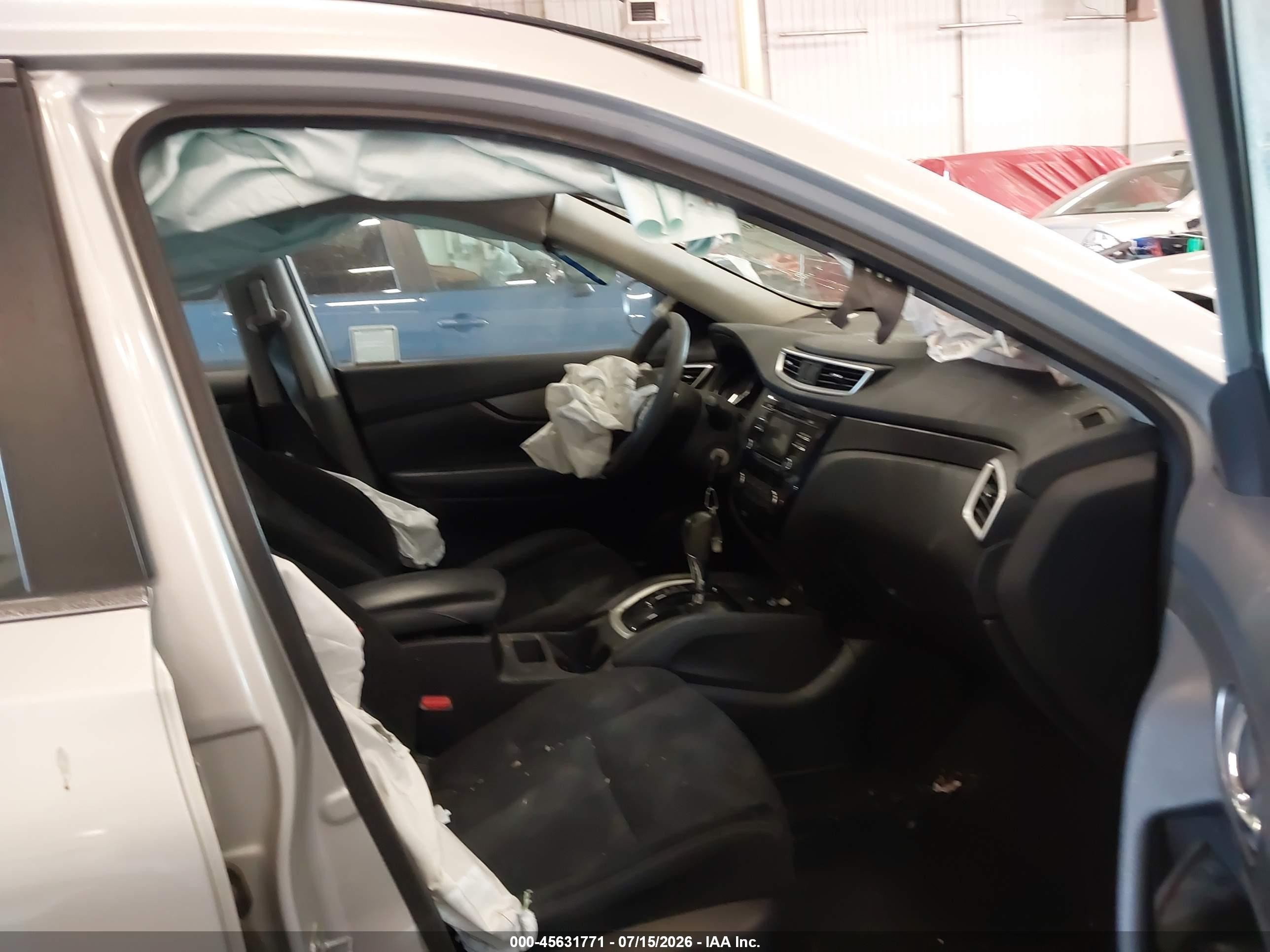 2015 Nissan Rogue S Серебряный vin: 5N1AT2MT1FC787412