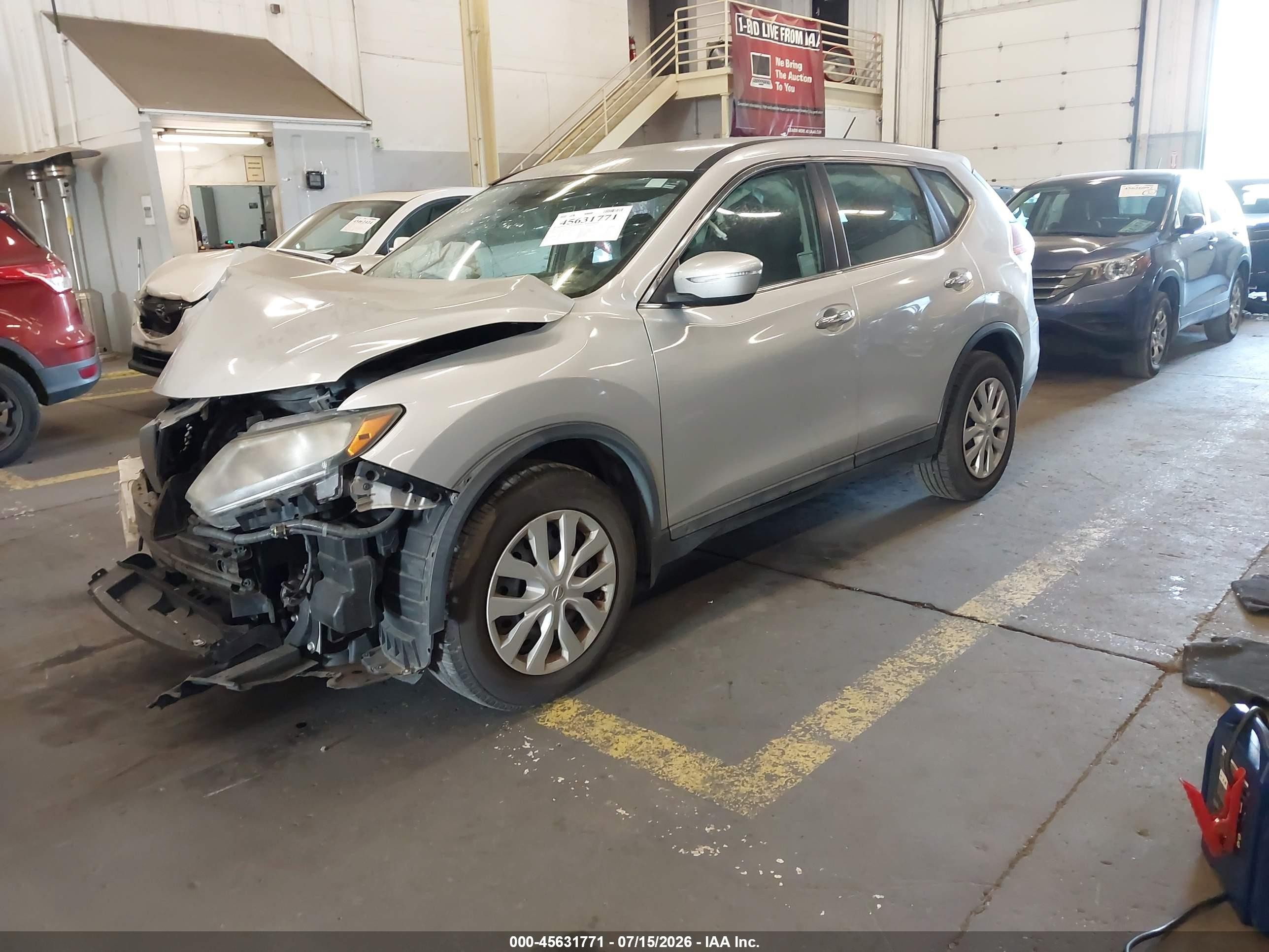 2015 Nissan Rogue S Серебряный vin: 5N1AT2MT1FC787412