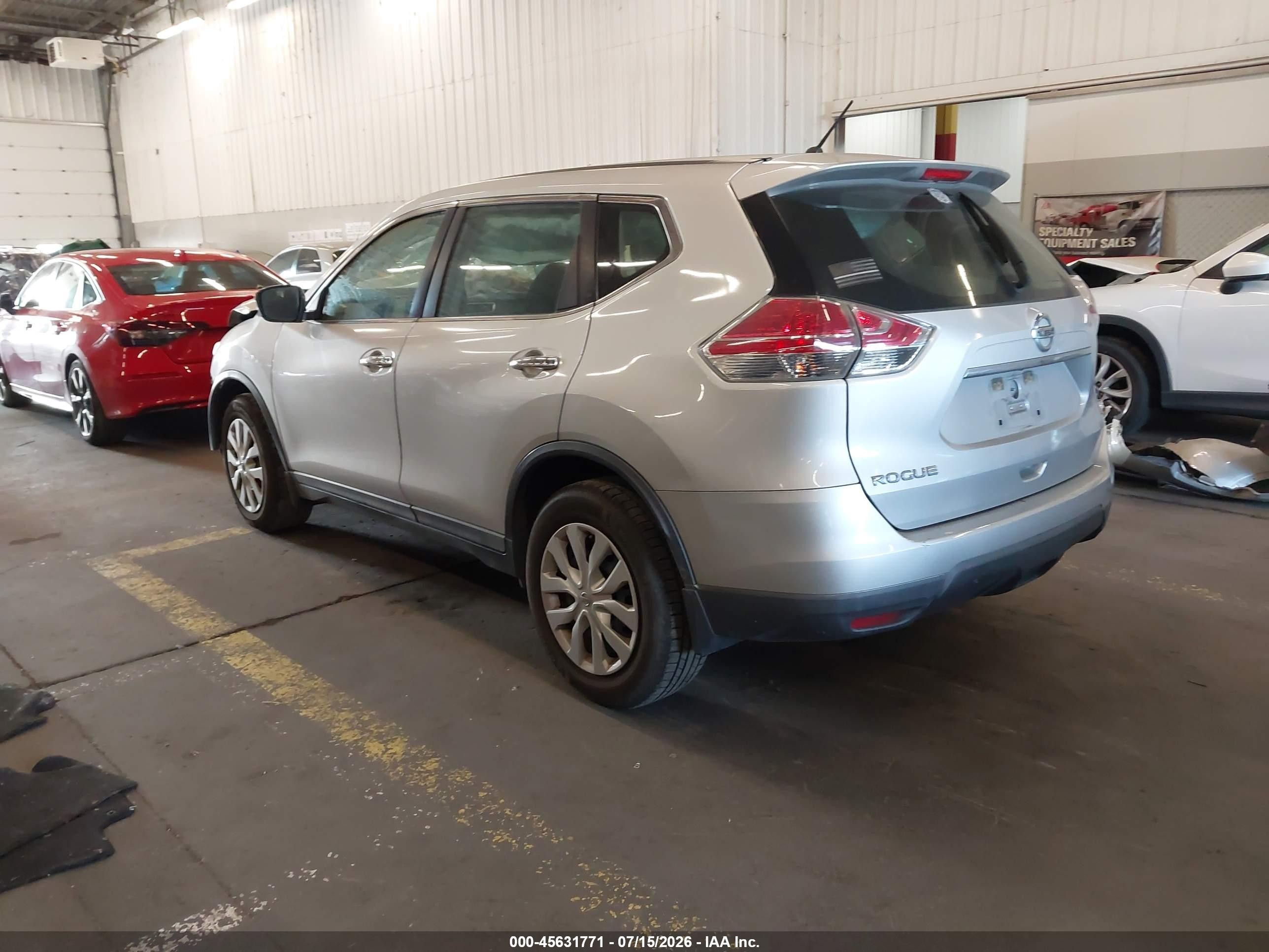2015 Nissan Rogue S Серебряный vin: 5N1AT2MT1FC787412