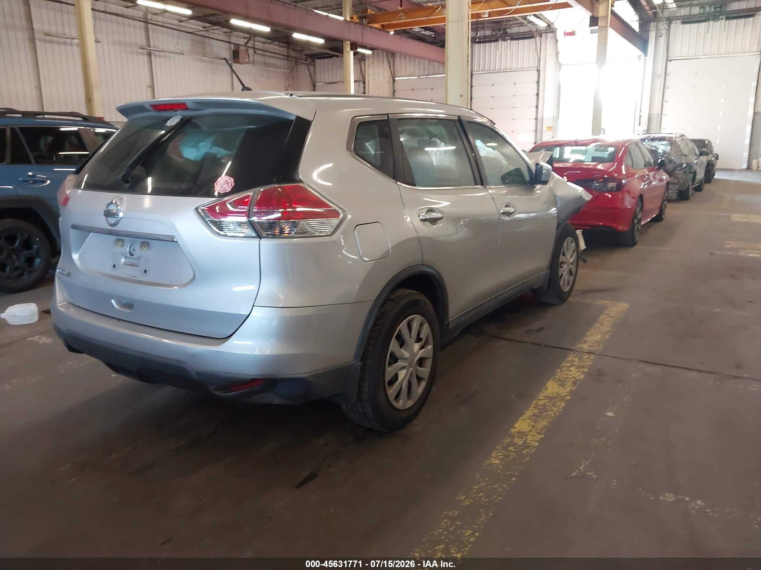 2015 Nissan Rogue S Серебряный vin: 5N1AT2MT1FC787412