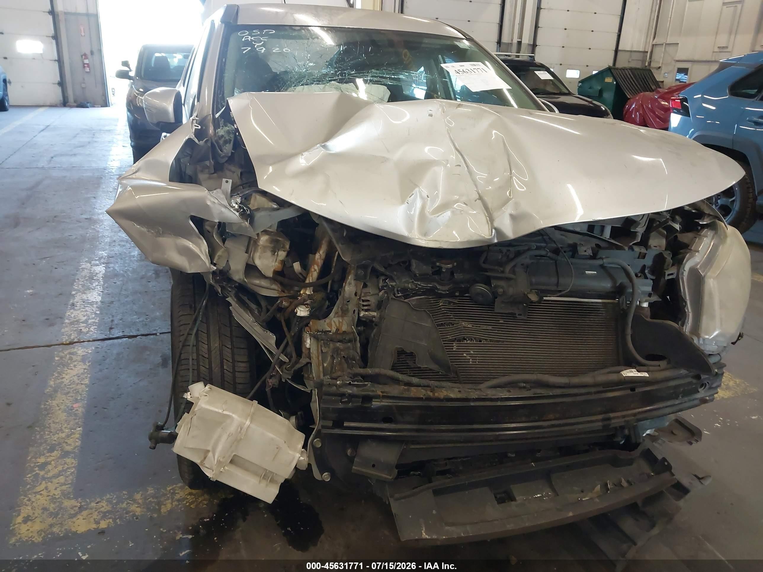 2015 Nissan Rogue S Серебряный vin: 5N1AT2MT1FC787412