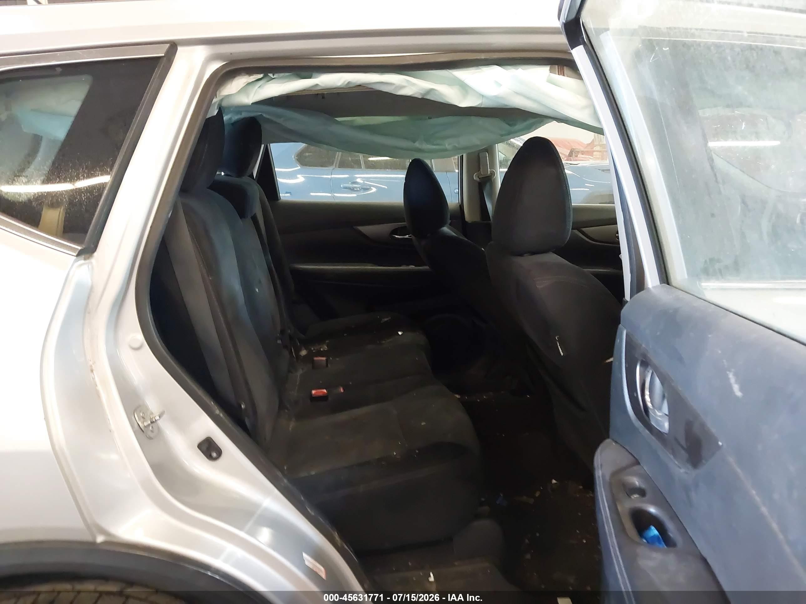 2015 Nissan Rogue S Серебряный vin: 5N1AT2MT1FC787412