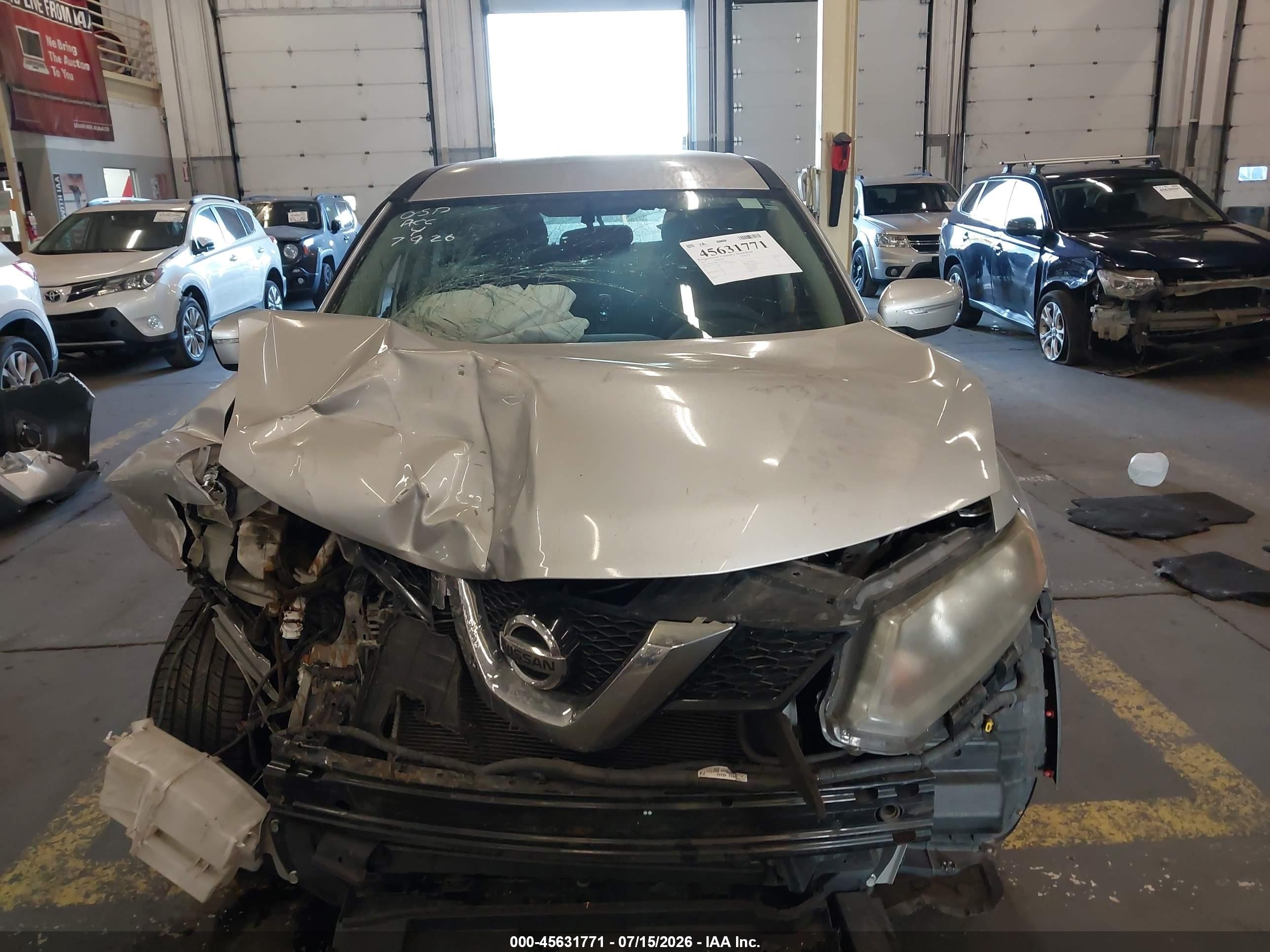 2015 Nissan Rogue S Серебряный vin: 5N1AT2MT1FC787412