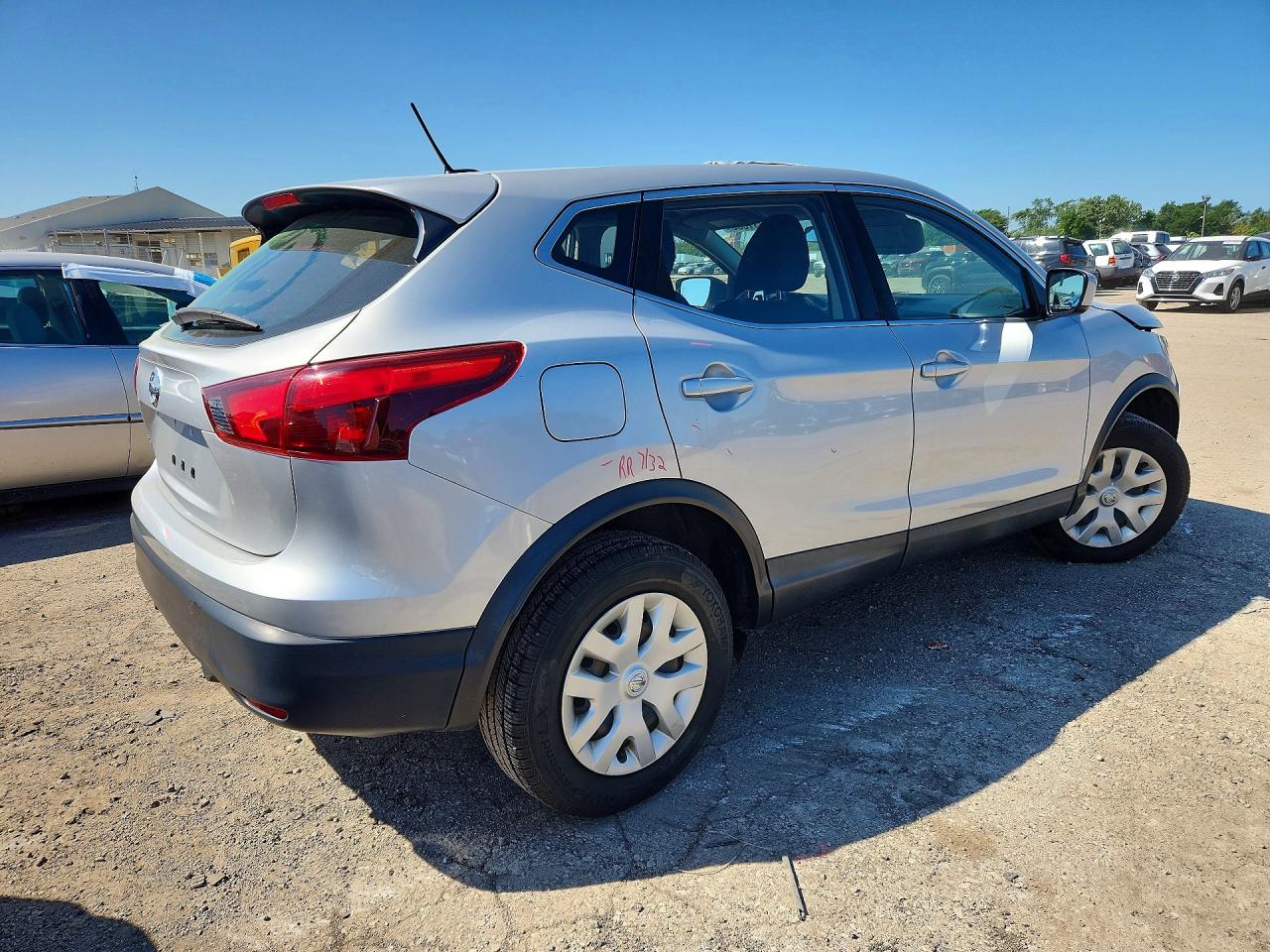 2015 Nissan Rogue S Серебряный vin: 5N1AT2MT1FC841534