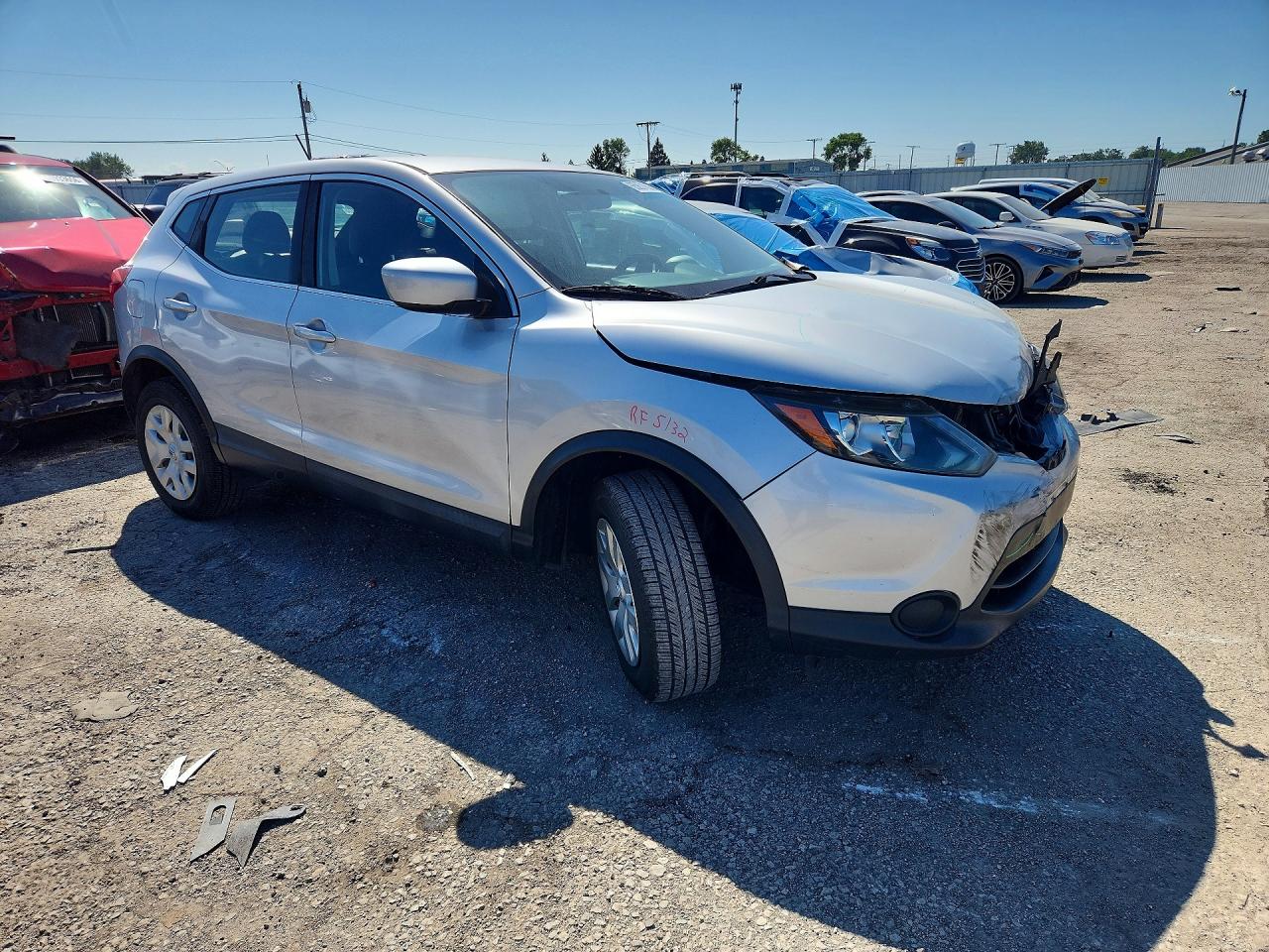 2015 Nissan Rogue S Серебряный vin: 5N1AT2MT1FC841534