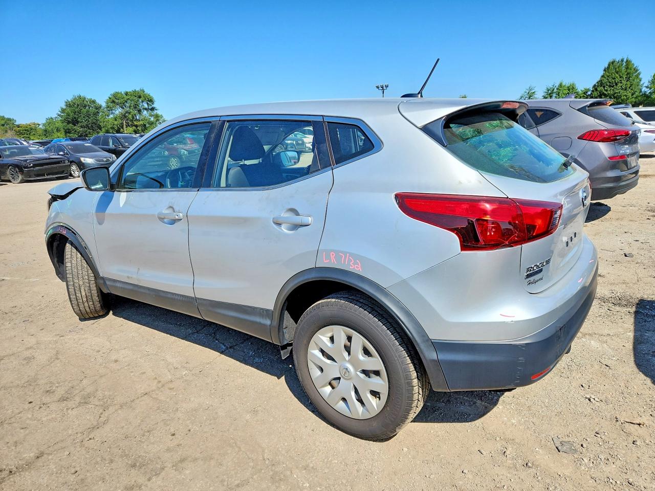 2015 Nissan Rogue S Серебряный vin: 5N1AT2MT1FC841534