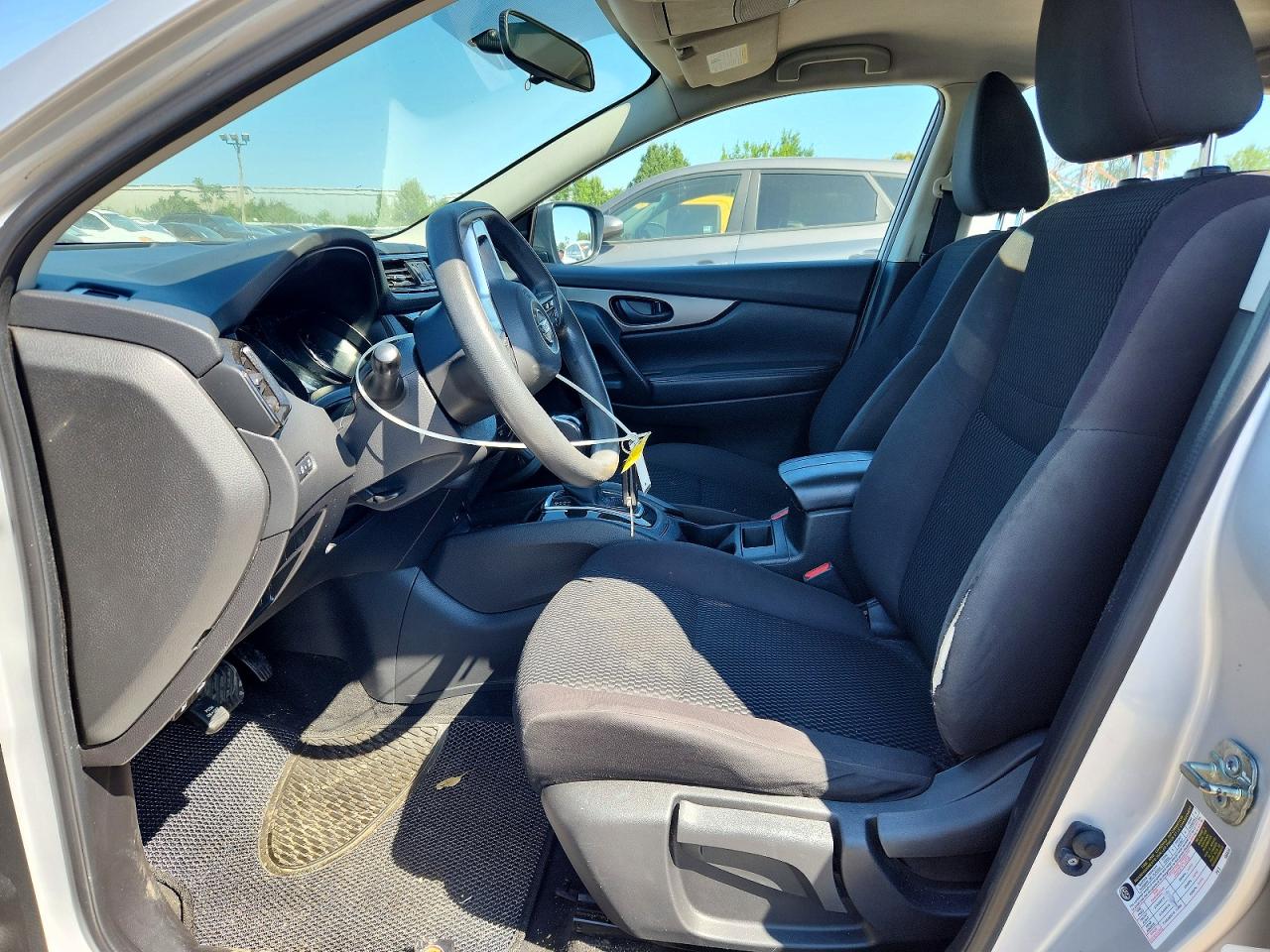 2015 Nissan Rogue S Серебряный vin: 5N1AT2MT1FC841534