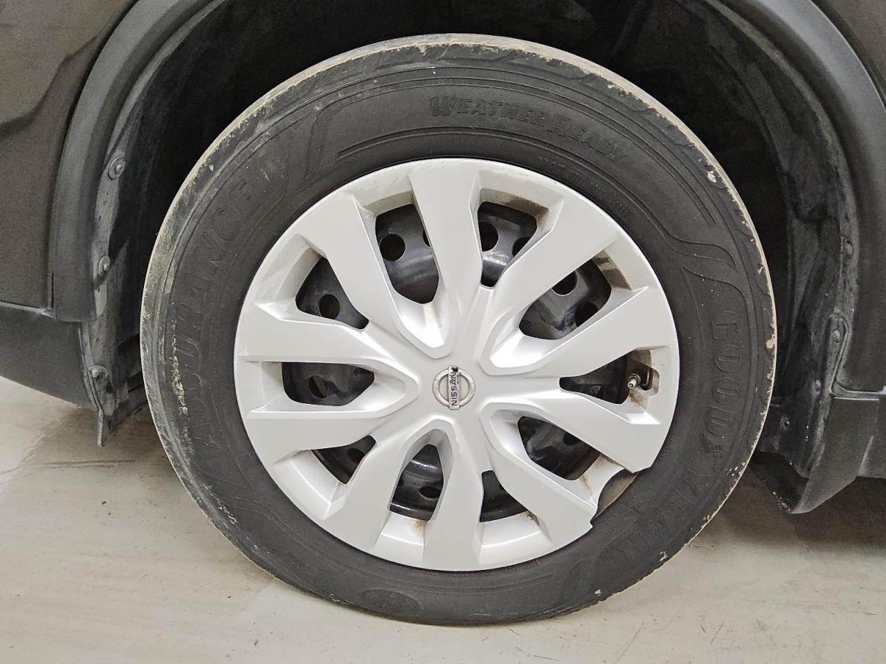 2015 Nissan Rogue S Коричневый vin: 5N1AT2MT1FC847365 Damage: Left Front Wheel Cover, Broken, Replacement Required