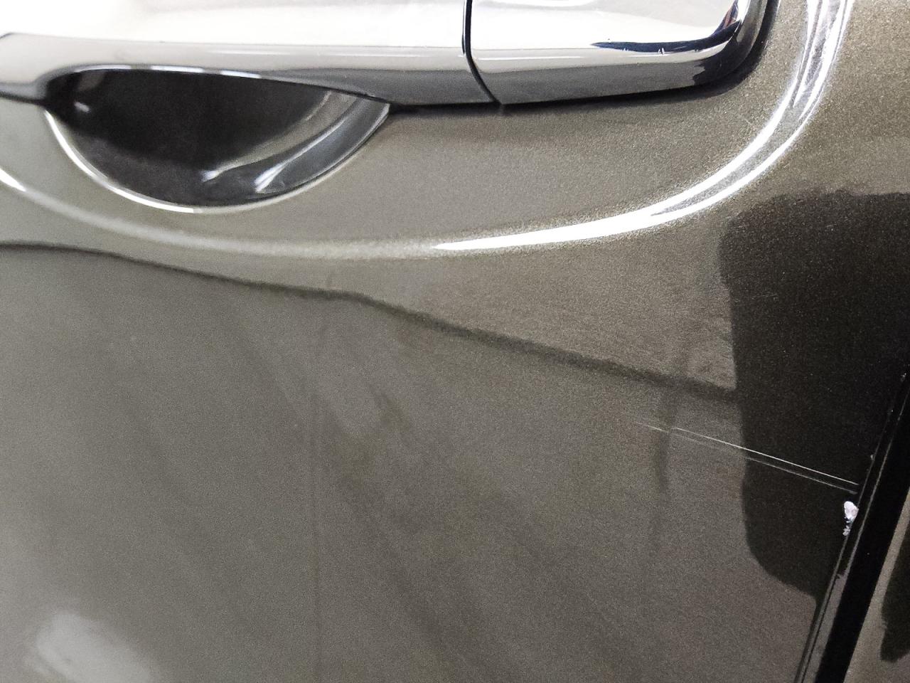 2015 Nissan Rogue S Коричневый vin: 5N1AT2MT1FC847365 Damage: Left Front Door, Multiple Scratches Heavy, 4