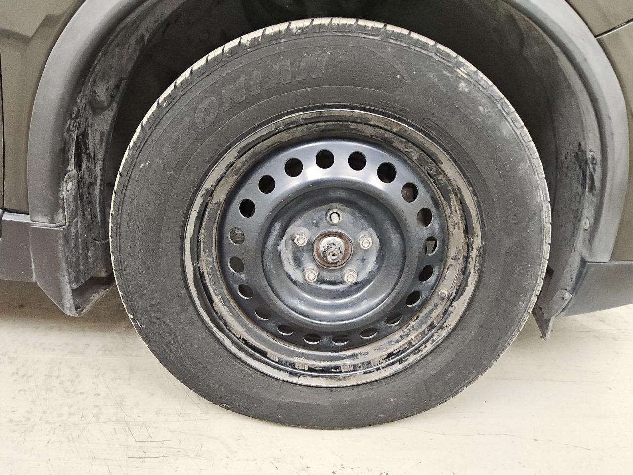 2015 Nissan Rogue S Коричневый vin: 5N1AT2MT1FC847365 Damage: Right Front Wheel Cover, Missing, Replacement Required