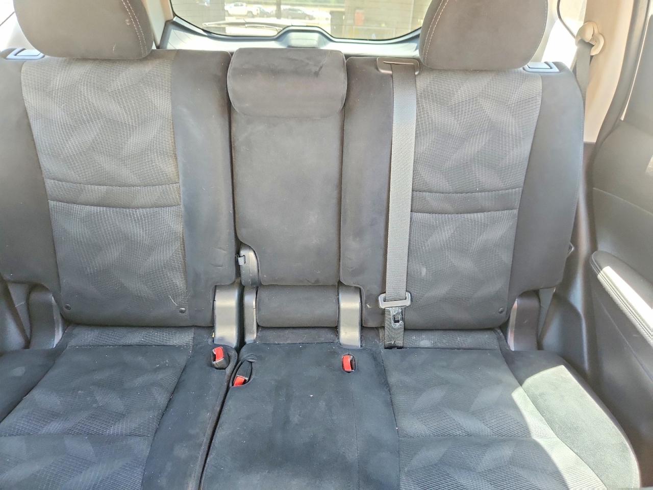 2015 Nissan Rogue S White vin: 5N1AT2MT1FC861394