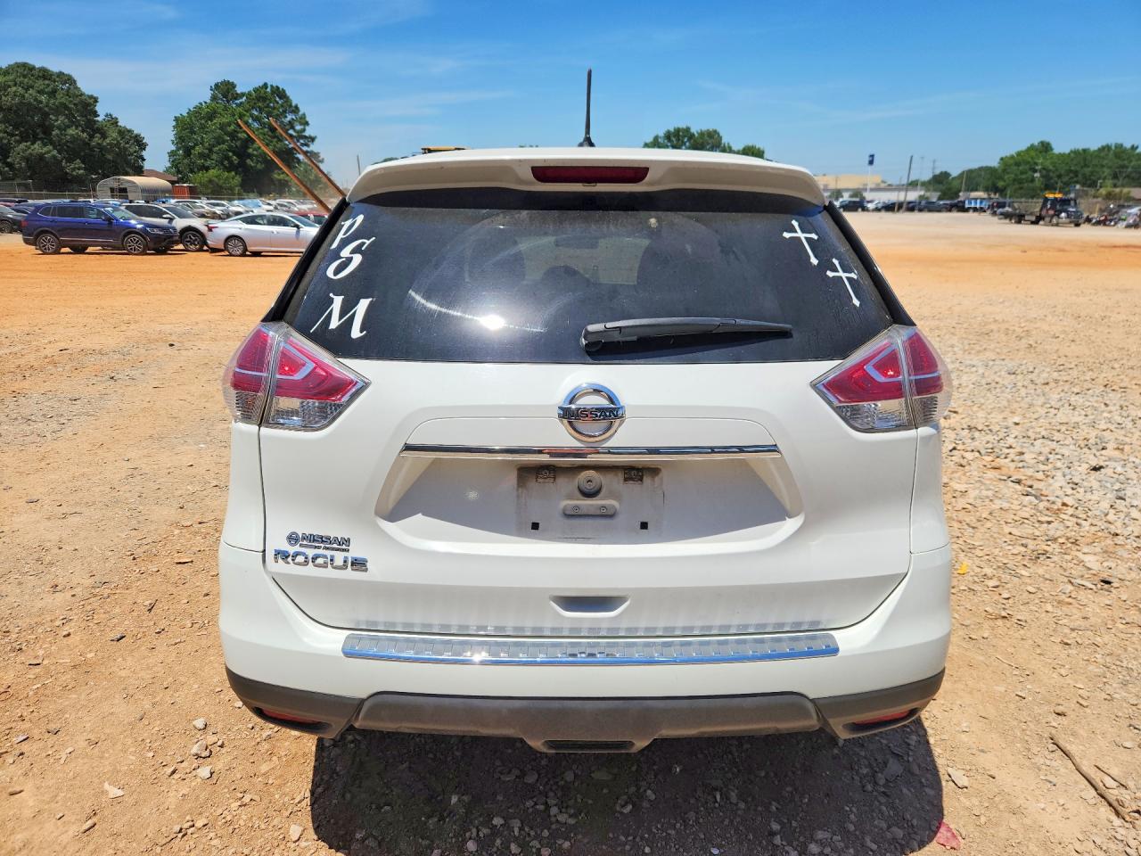 2015 Nissan Rogue S White vin: 5N1AT2MT1FC861394
