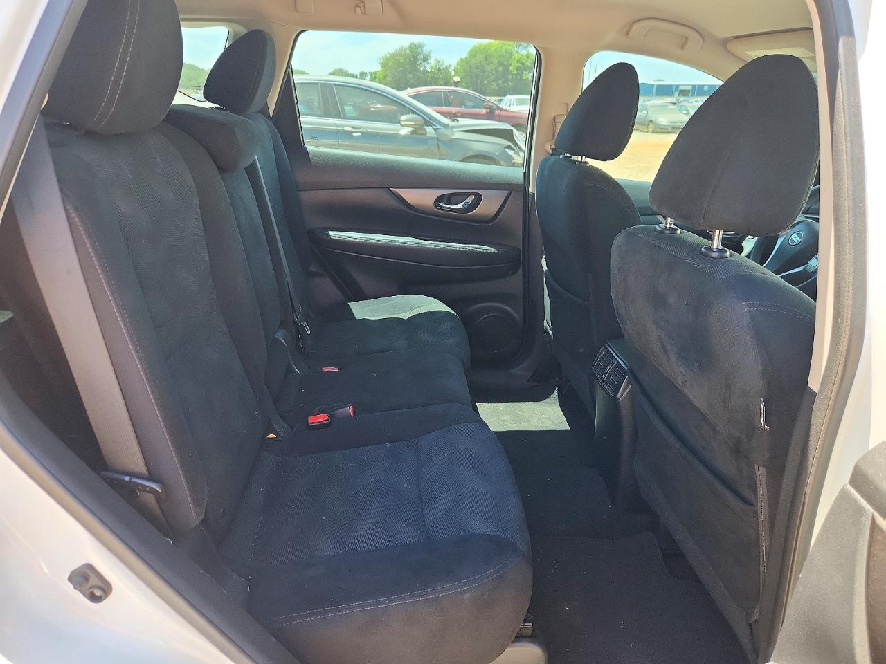 2015 Nissan Rogue S White vin: 5N1AT2MT1FC861394